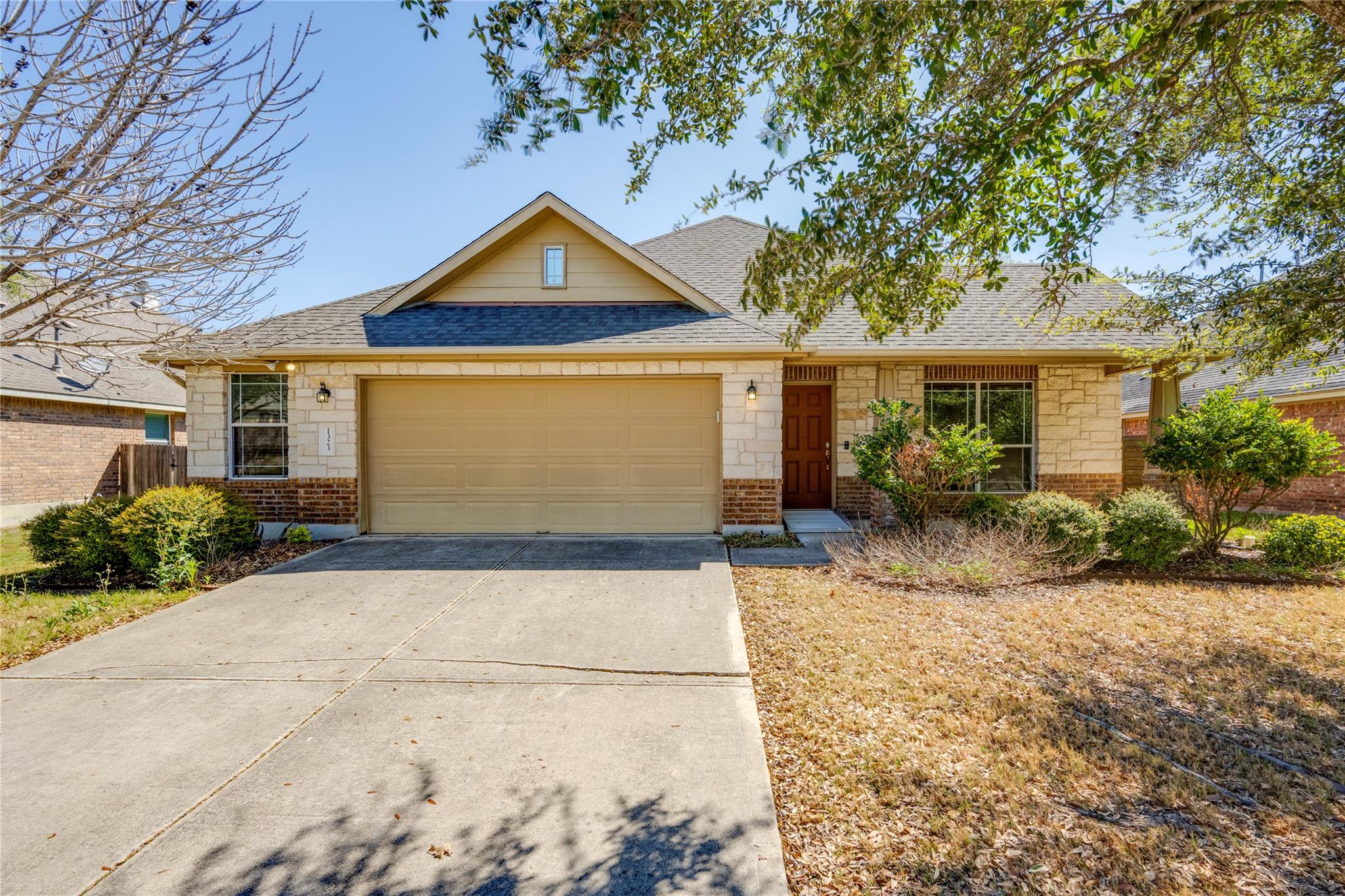 Listing photo 1 of 1323  Talley Loop