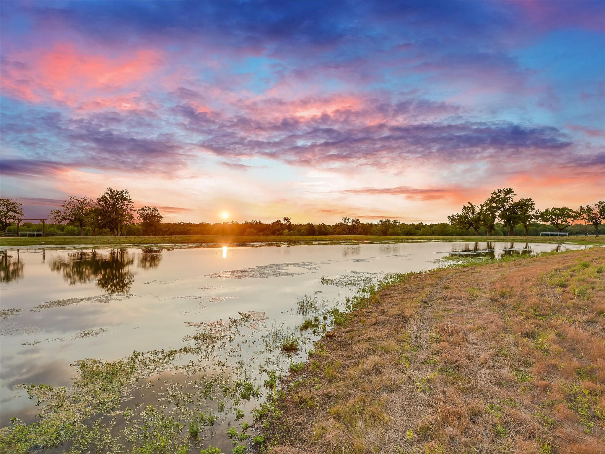 Listing photo 1 of 762  Karisch Rd