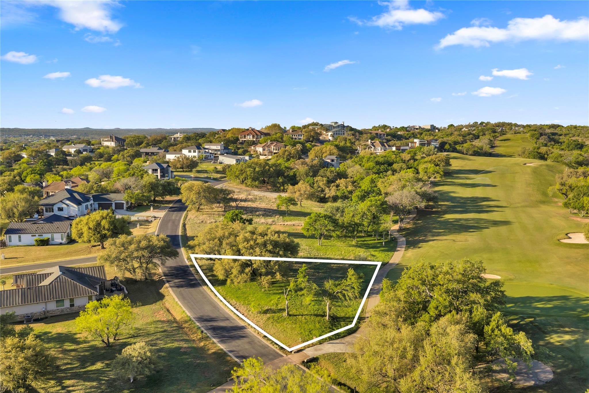 Listing photo 1 of W18094  Faultline St