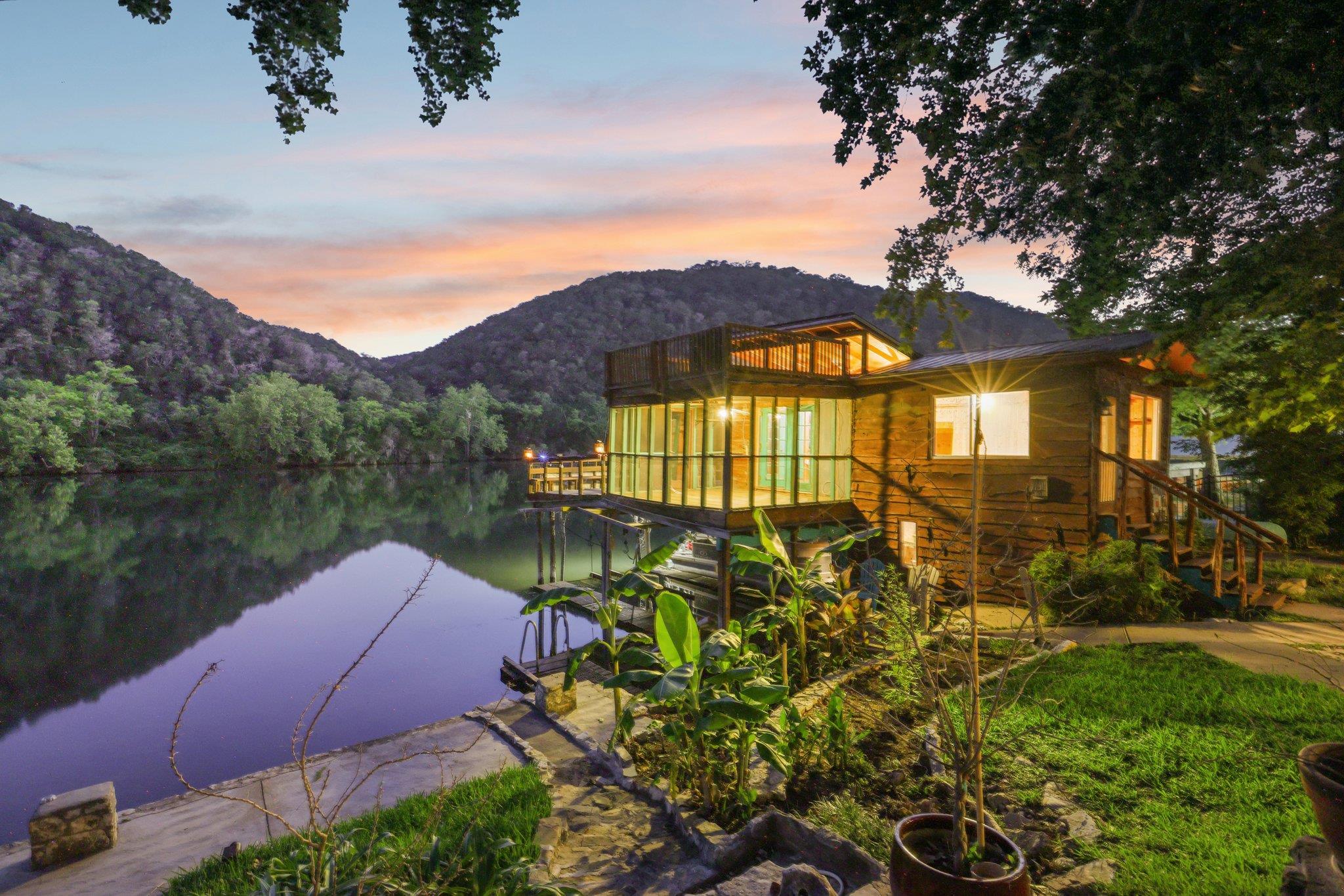 Listing photo 1 of 12811  River Bend St