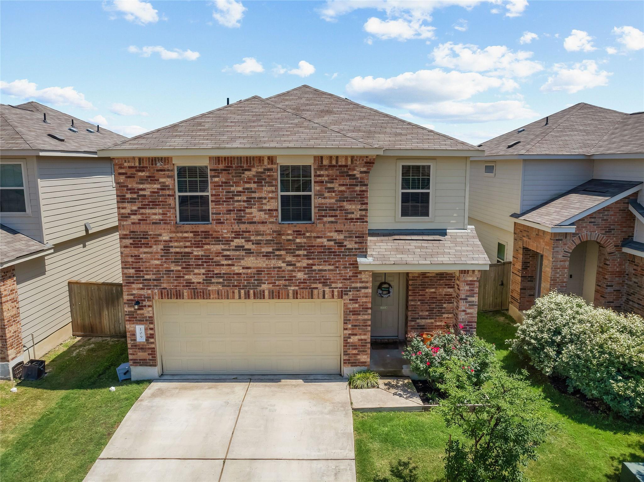 Traditional-style house with a shingled roof, con
