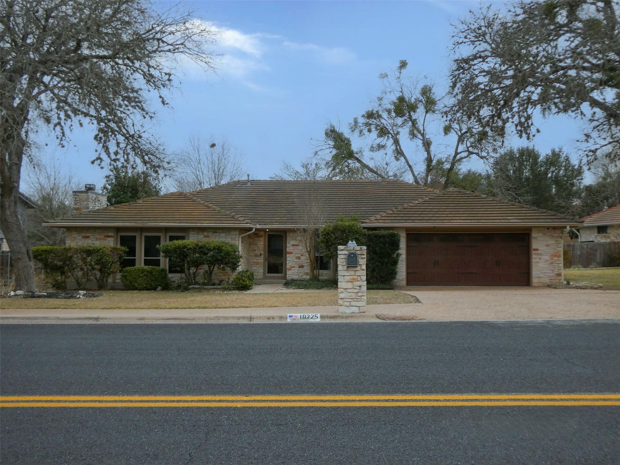 Listing photo 1 of 10225  PINEHURST Dr