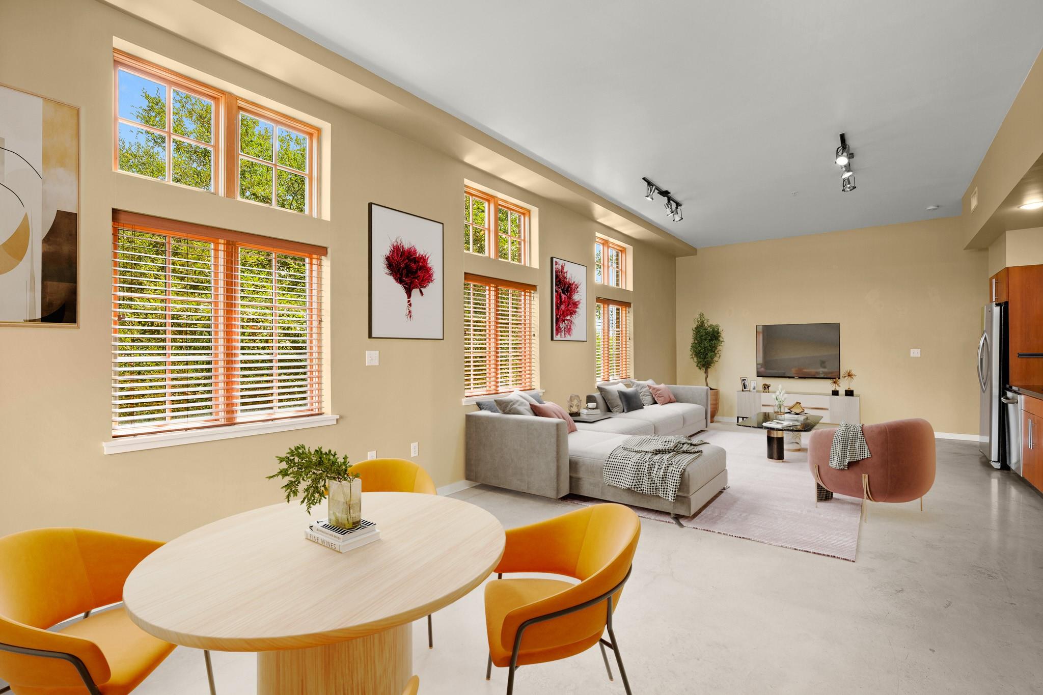 Foto de la propiedad en venta 1 de 2235 E 6th St  #204