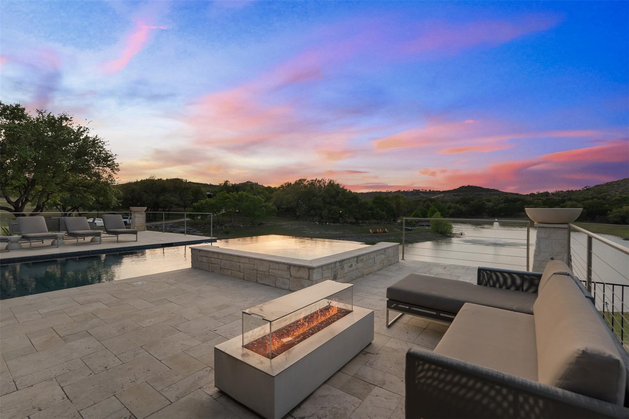Listing photo 1 of 101  Rolling Hills Rd