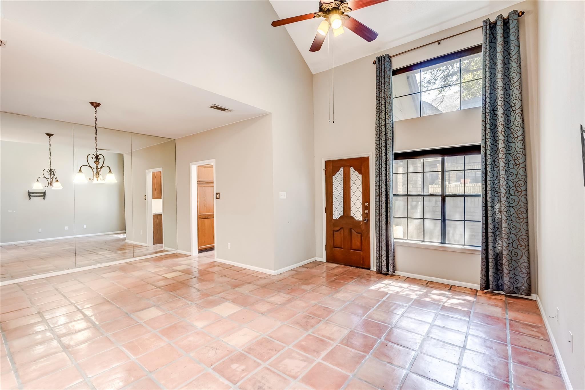 Ảnh nhà đang rao bán 1 của 10819  Crown Colony Dr  #19