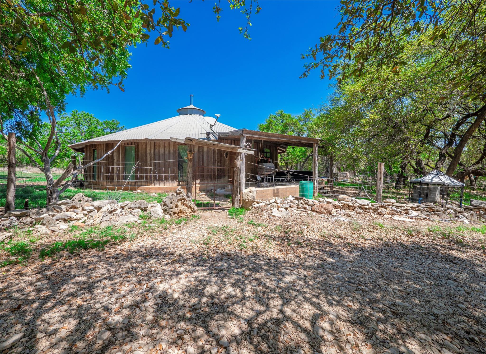 Foto del anuncio 1 de 21500  Firefly Rd