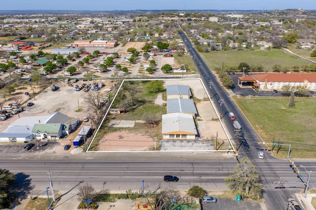 Listing photo 1 of 702 S Washington Hwy