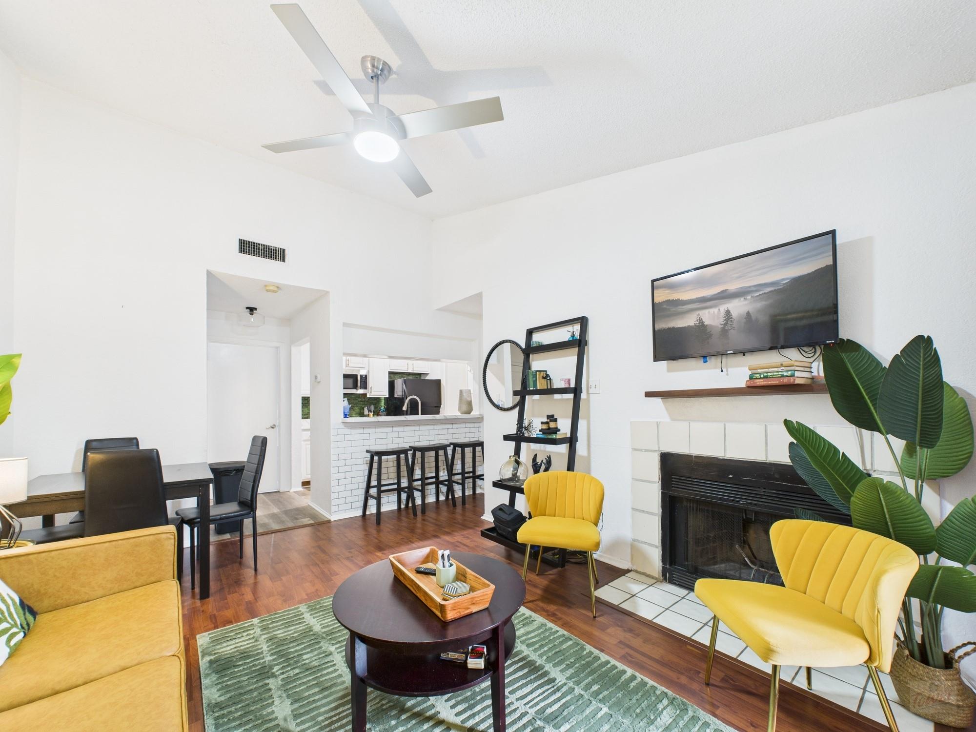Ảnh nhà đang rao bán 1 của 806 W 24th St  #300