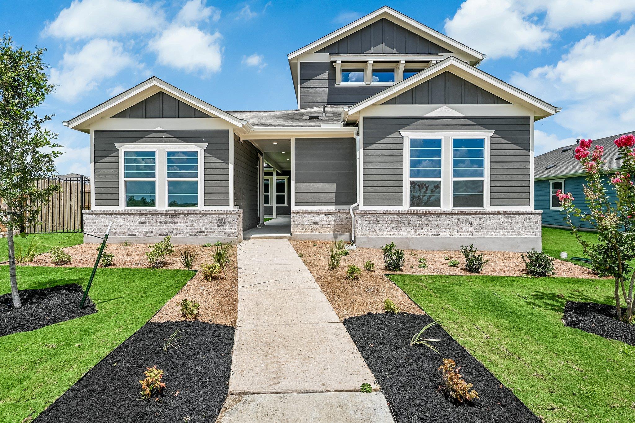 8601  Dongan Dr 매물 사진 1