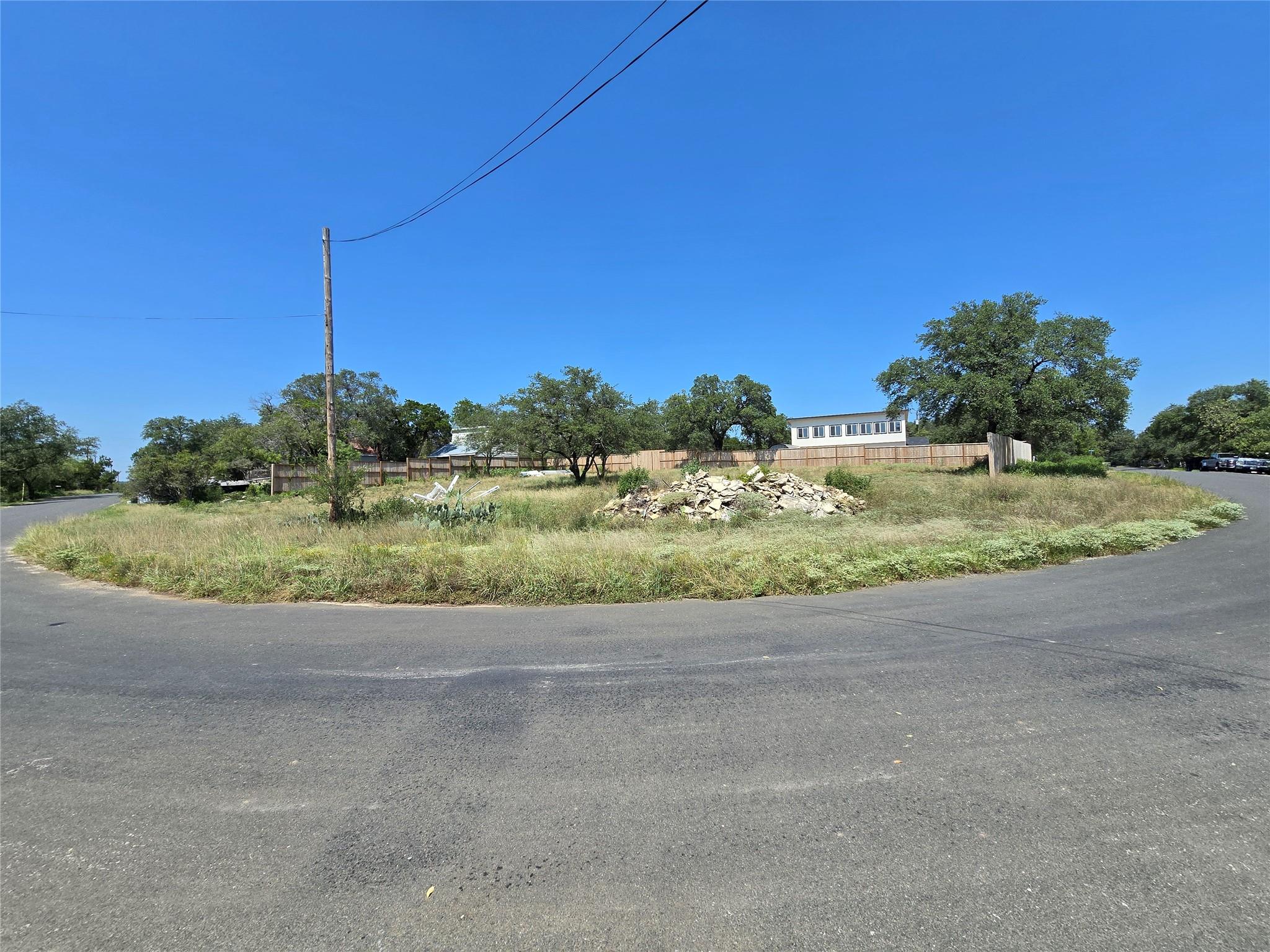 Listing photo 1 of 001  Martin Ln
