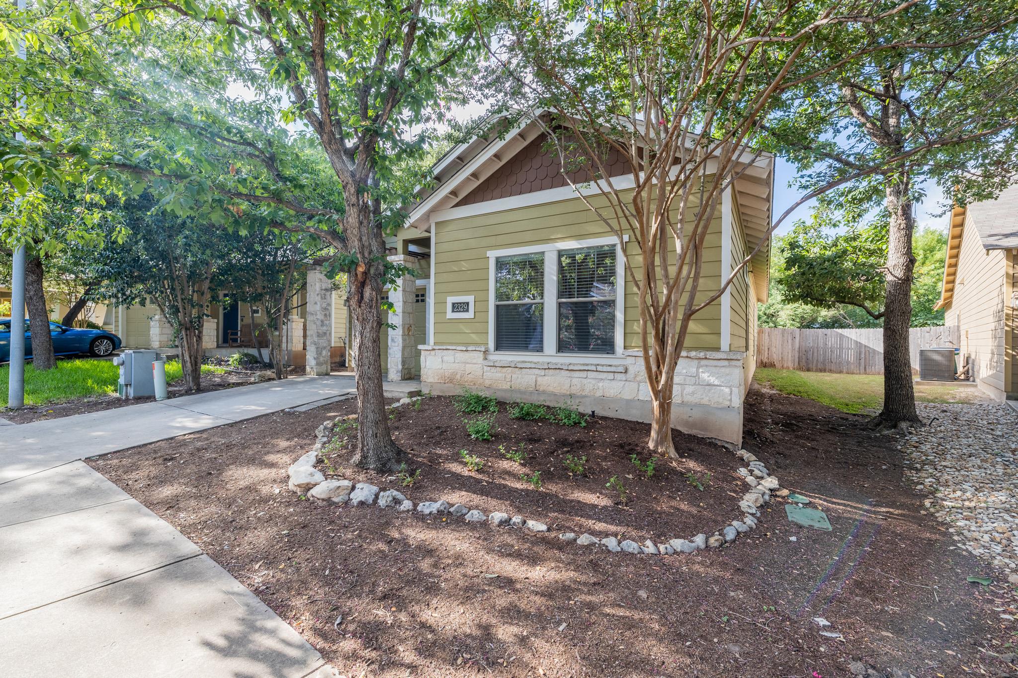 Listing photo 1 of 2329  Amur Dr