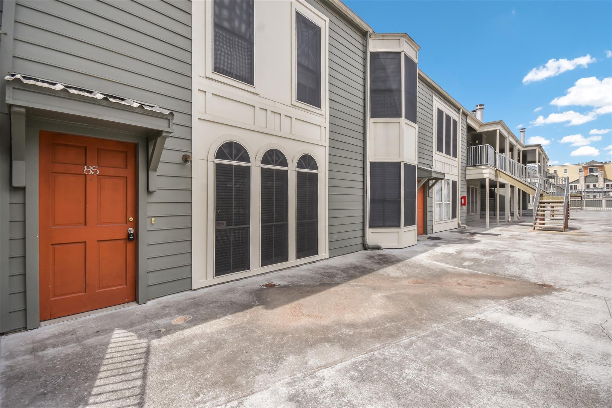 Listing photo 1 of 2529  Rio Grande St  #85