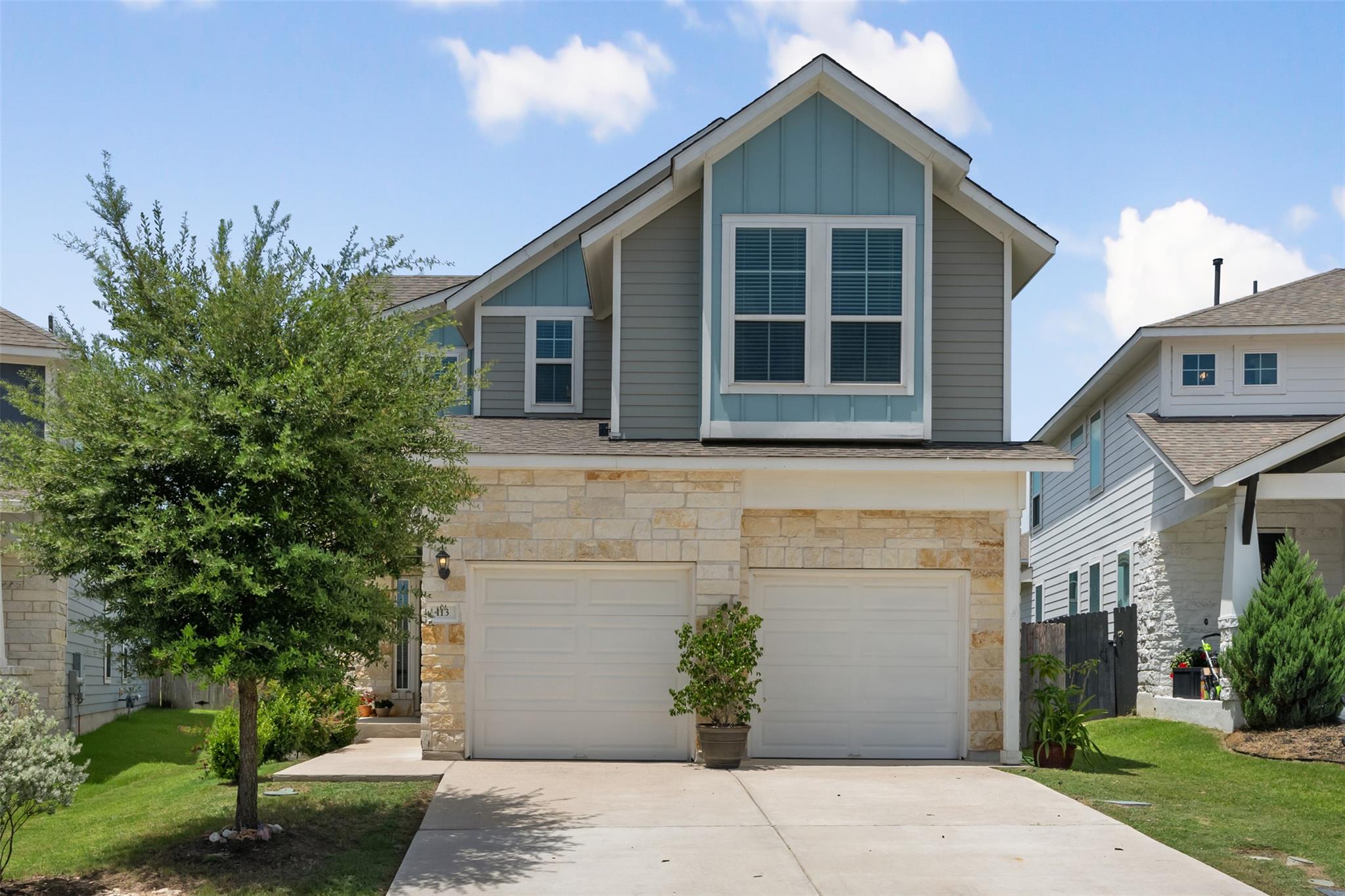 Listing photo 1 of 113  Oakstone Dr