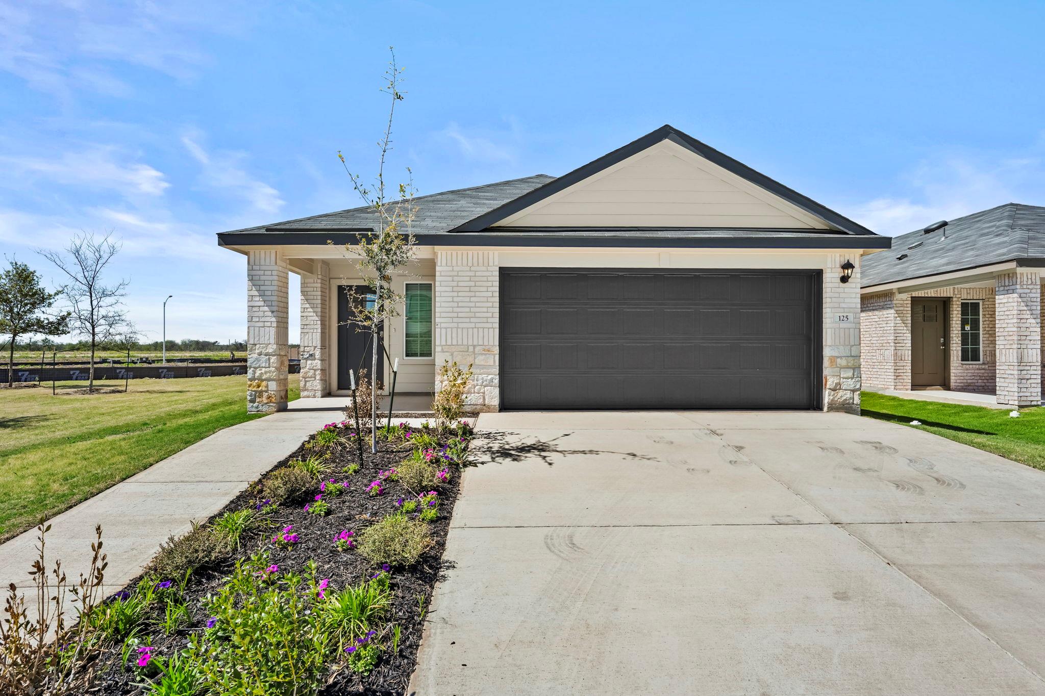Listing photo 1 of 125  Raymondville Path