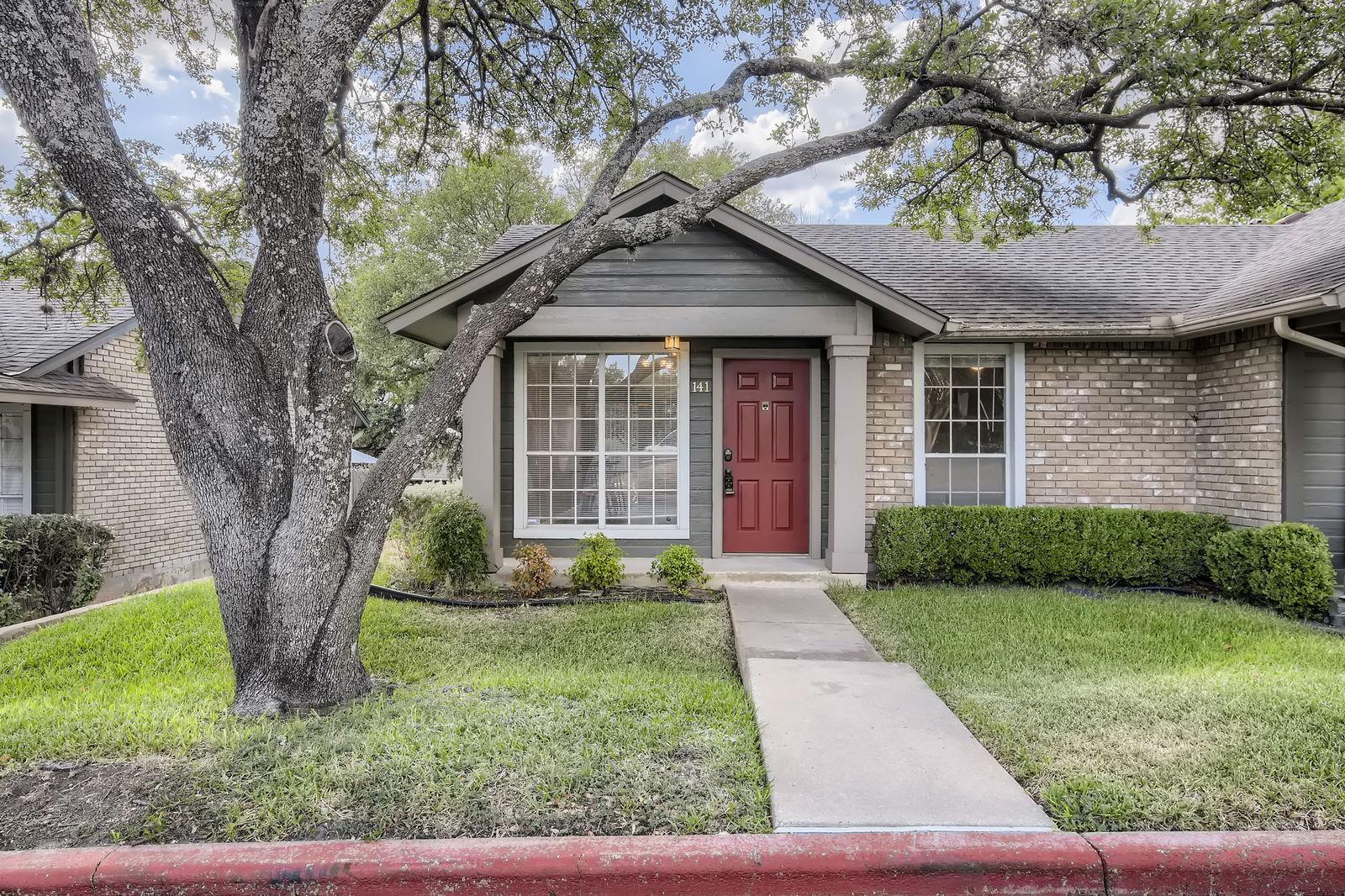 Listing photo 1 of 1015 E Yager Ln  #141
