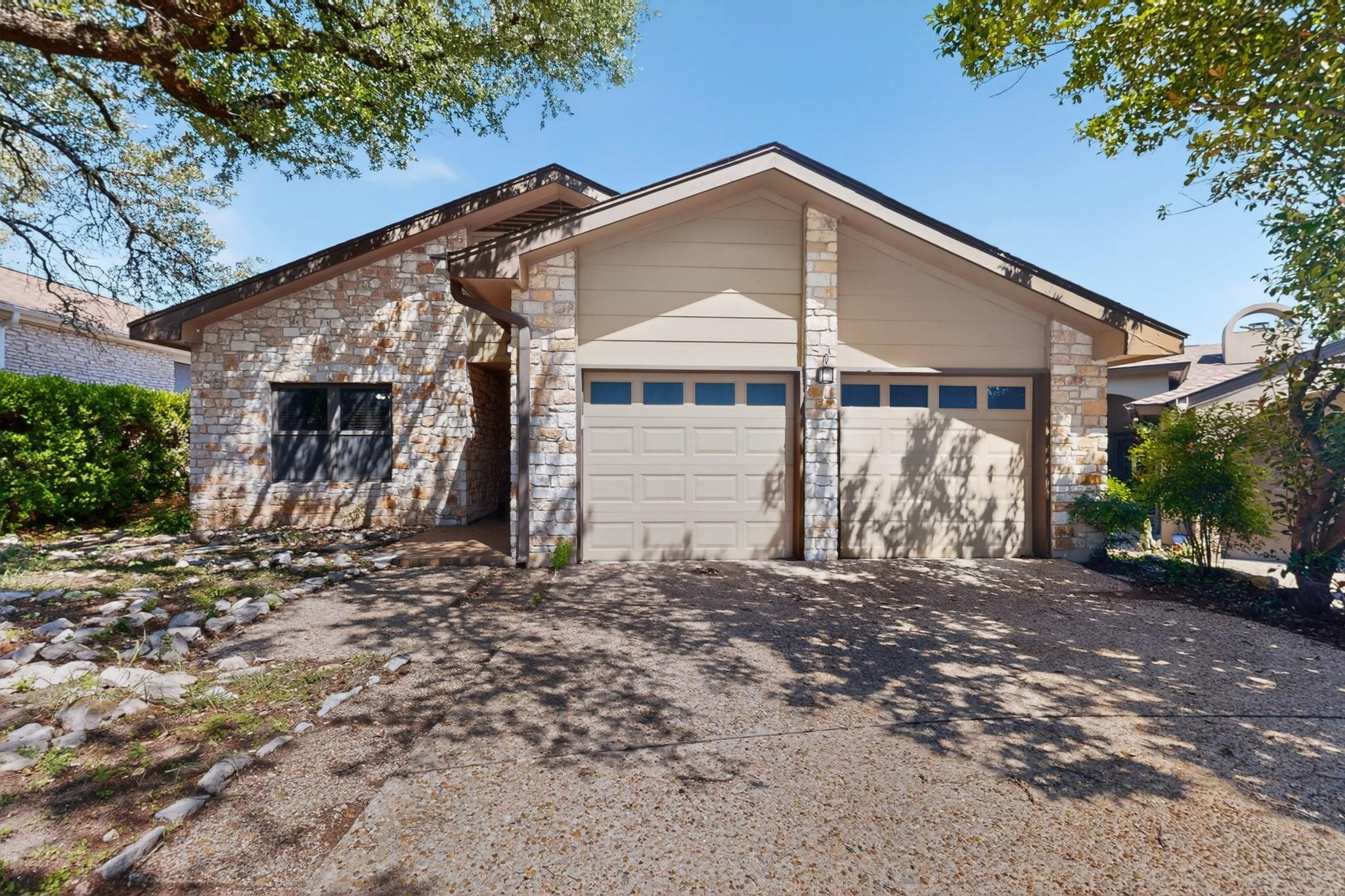 Listing photo 1 of 9202  Amberwood Cv