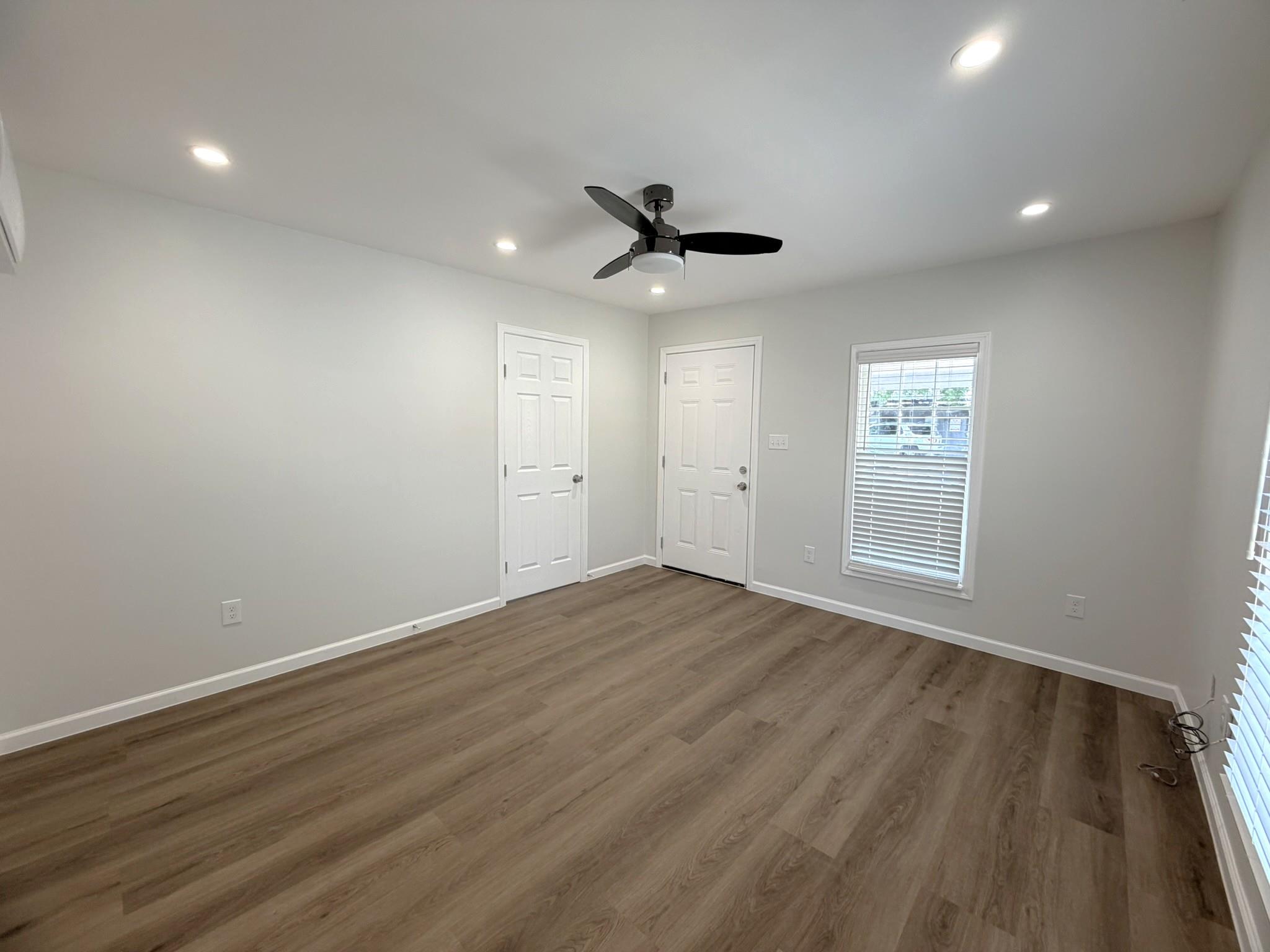 Listing photo 1 of 503 W 41st St  #503