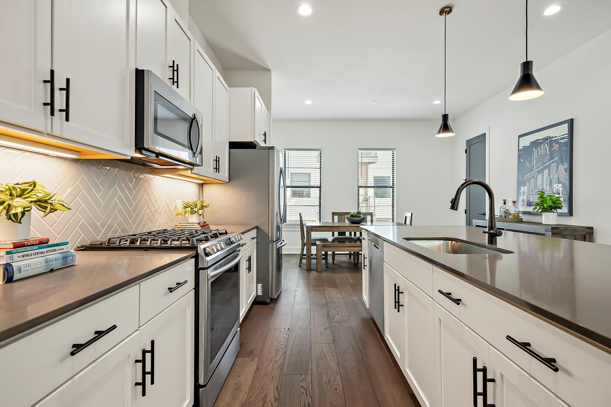 Ảnh nhà đang rao bán 1 của 3700  Clawson Rd  #501