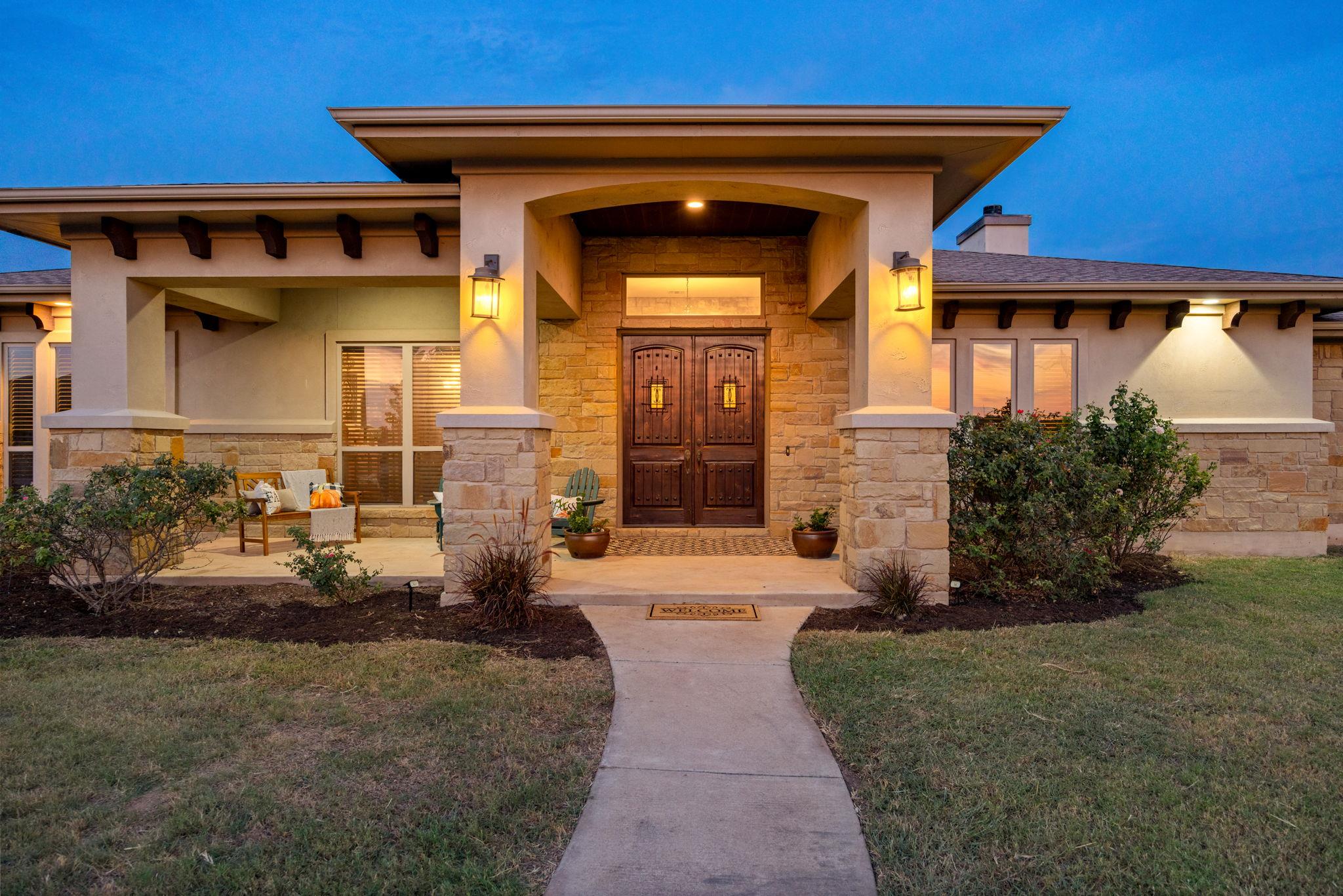 Listing photo 1 of 209  Stonehouse Dr