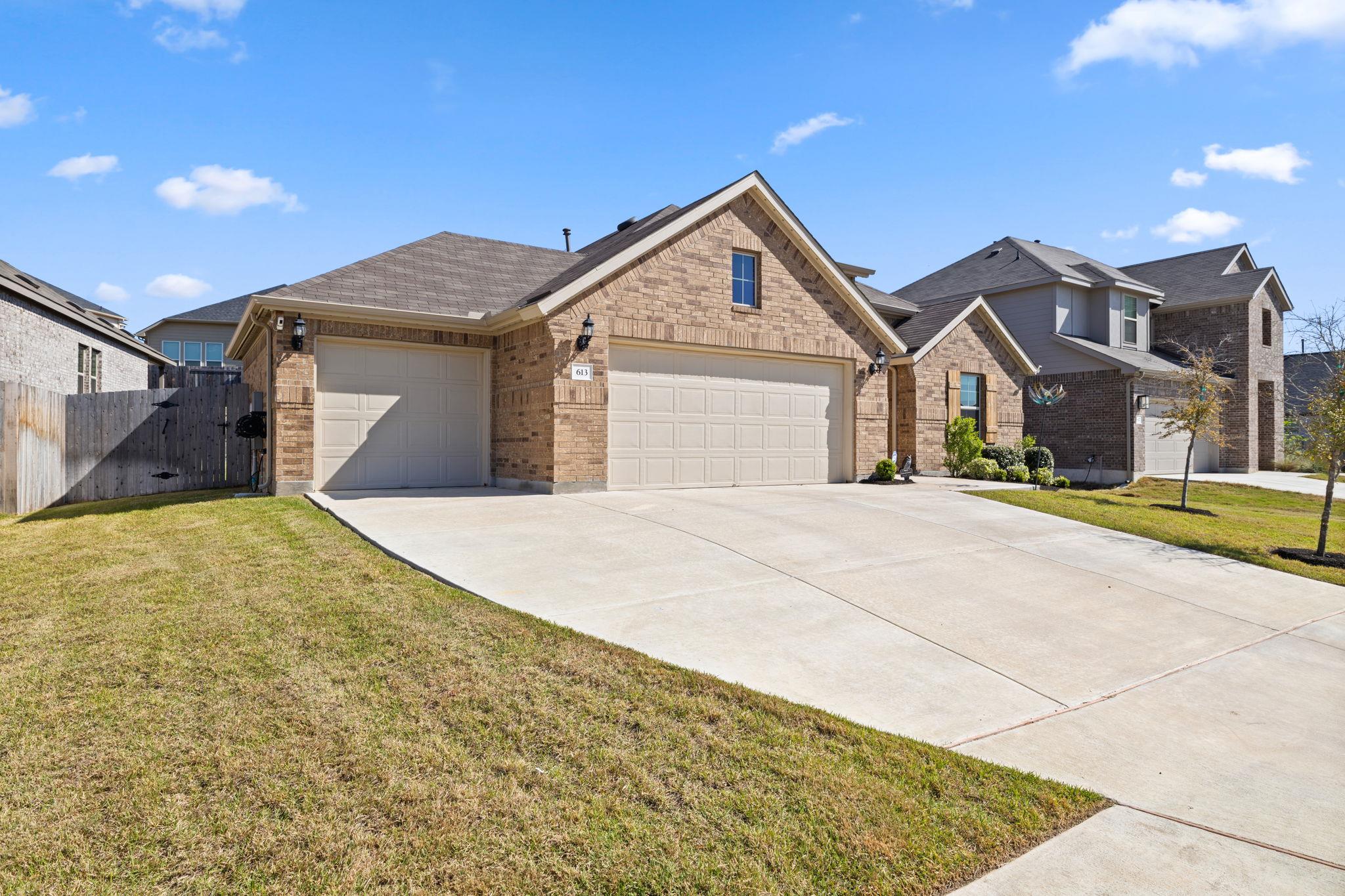Listing photo 1 of 613  Sugar Cane Rd