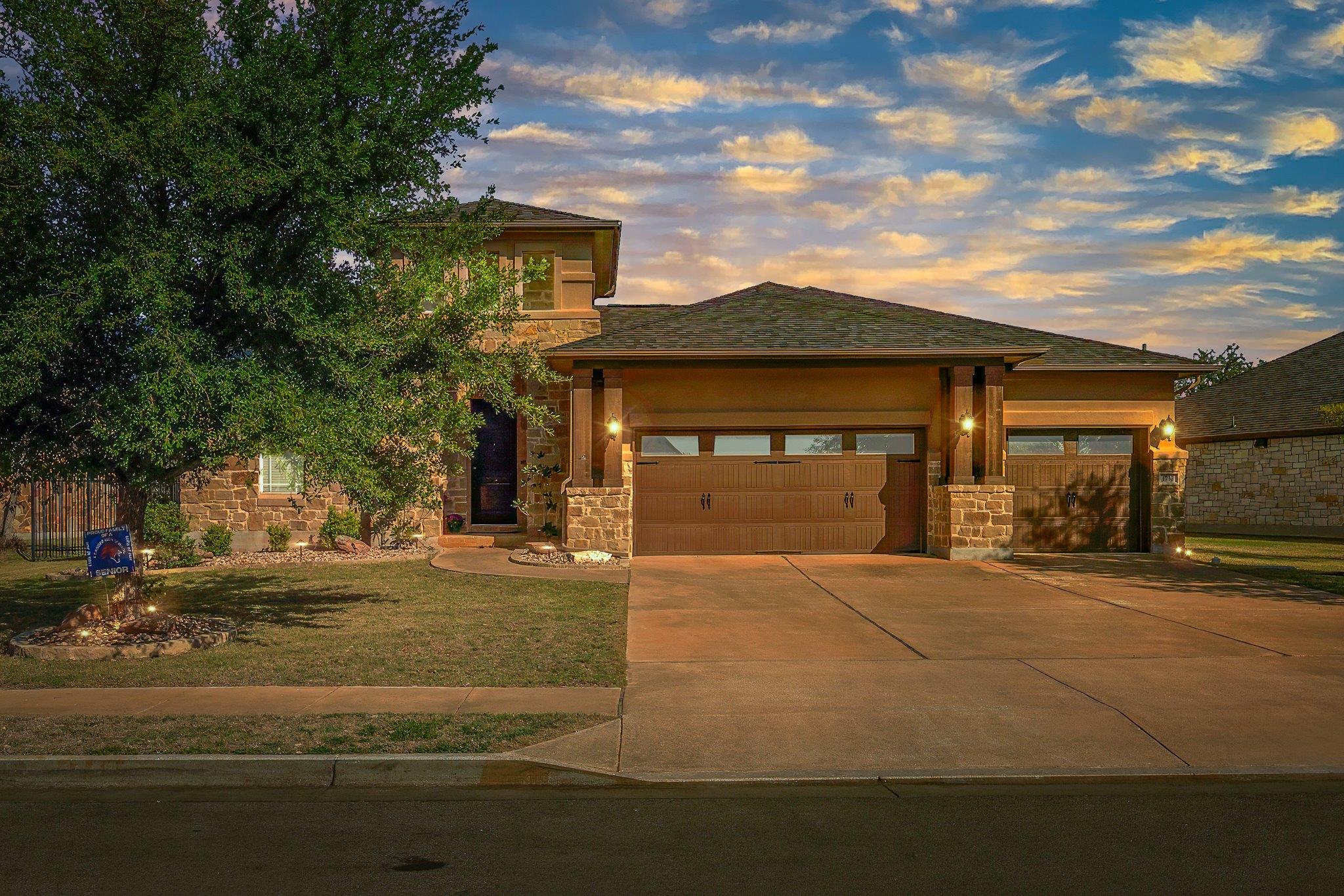Listing photo 1 of 1737  Harvest Dance Dr