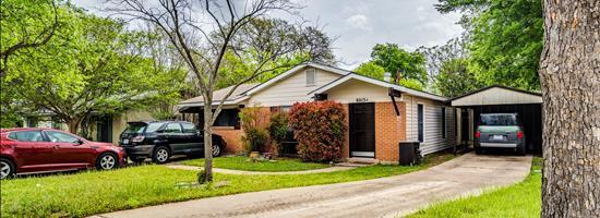 Traditional ranch-style home featuring a brick an