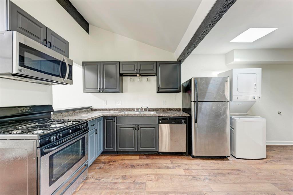 Listing photo 1 of 1010 W 23rd St  #2