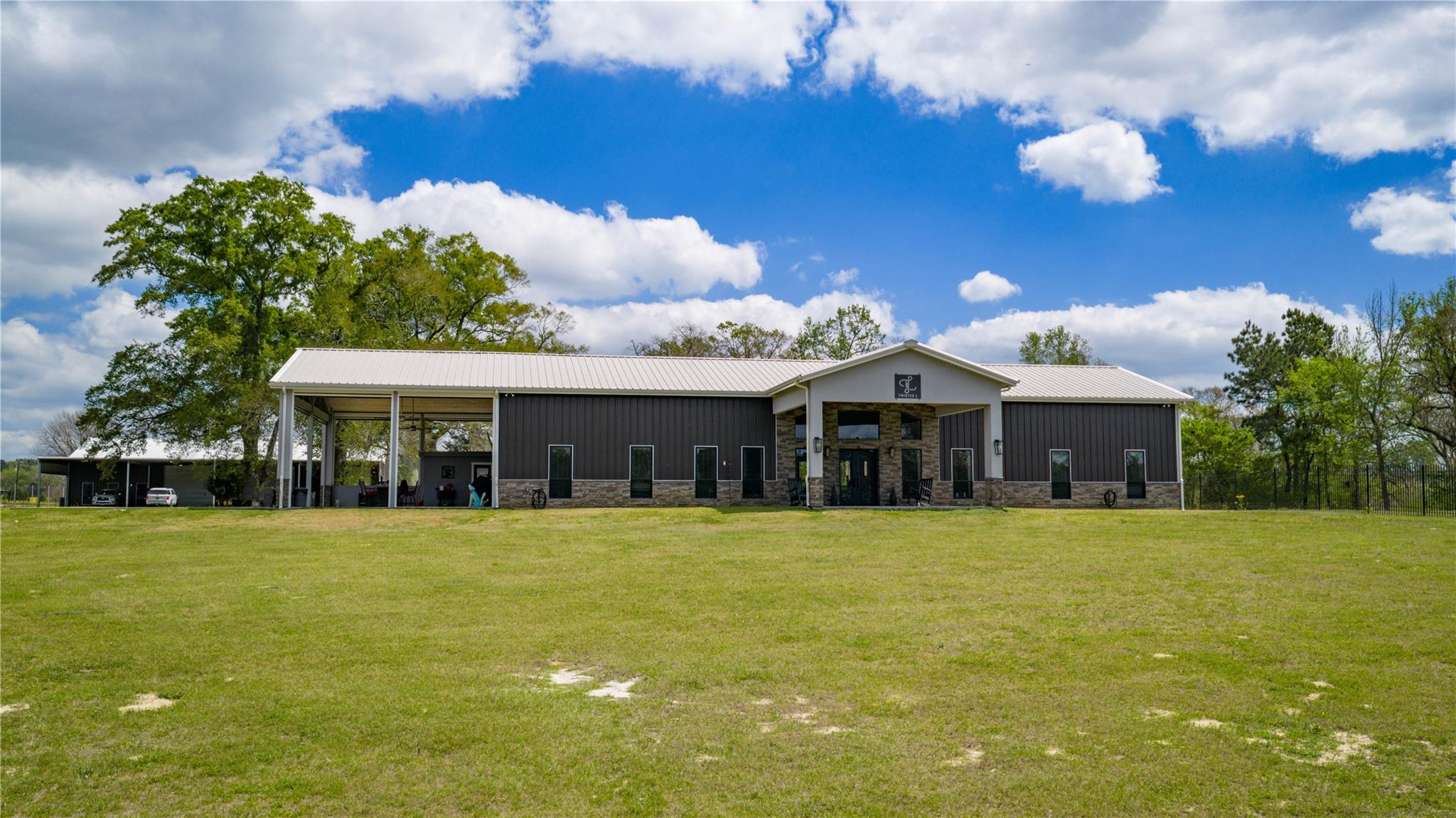 Listing photo 1 of 3860  Fm 2259 None