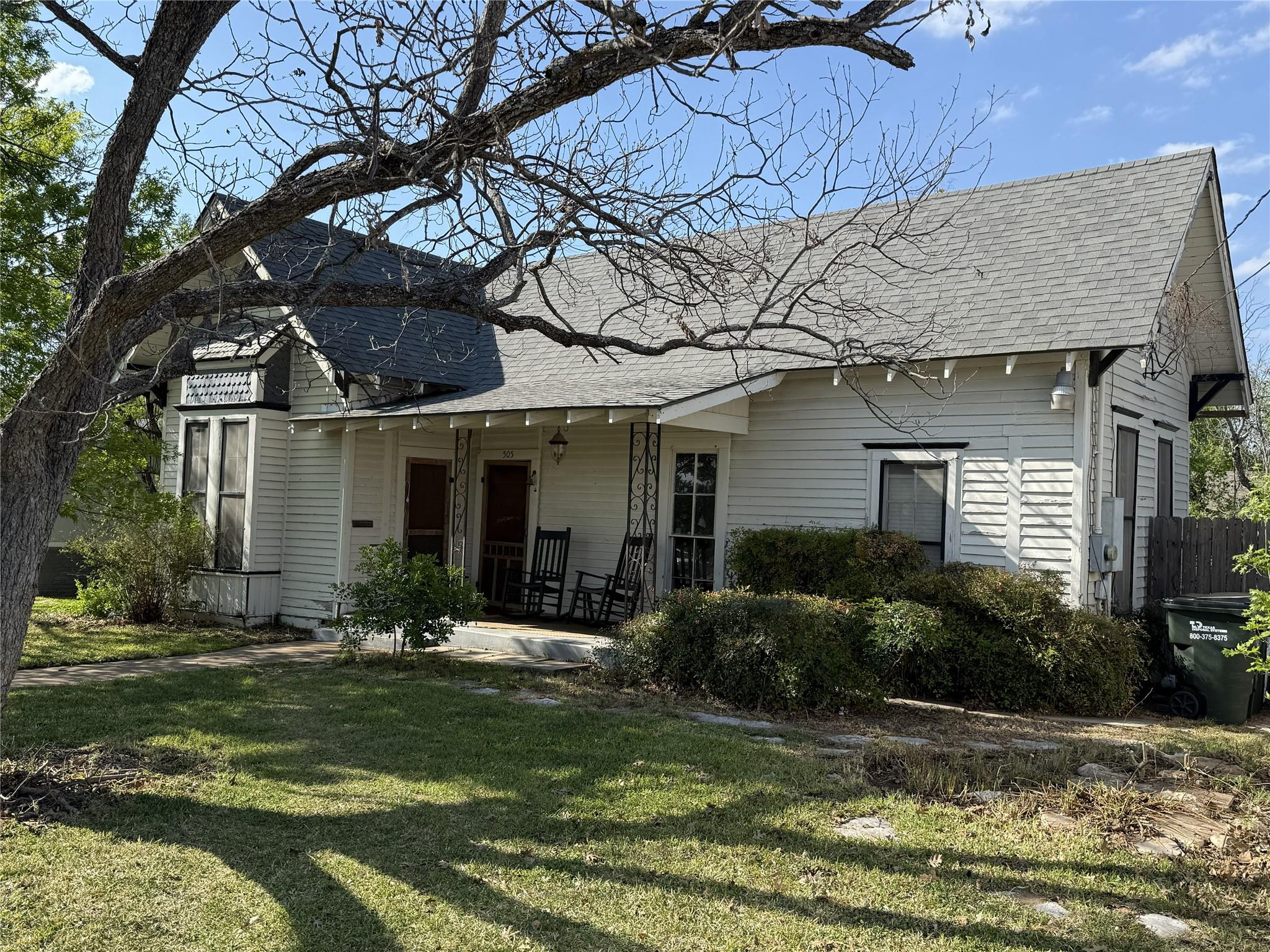 Listing photo 1 of 505 E 8th St