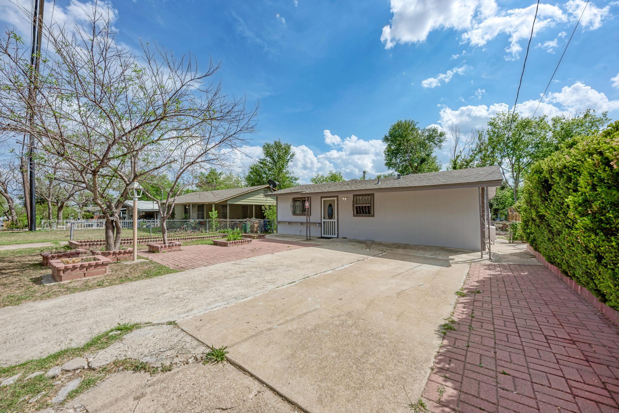 Listing photo 1 of 4701  Bandera Rd