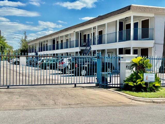 Listing photo 1 of 4709  Harmon Ave  #305