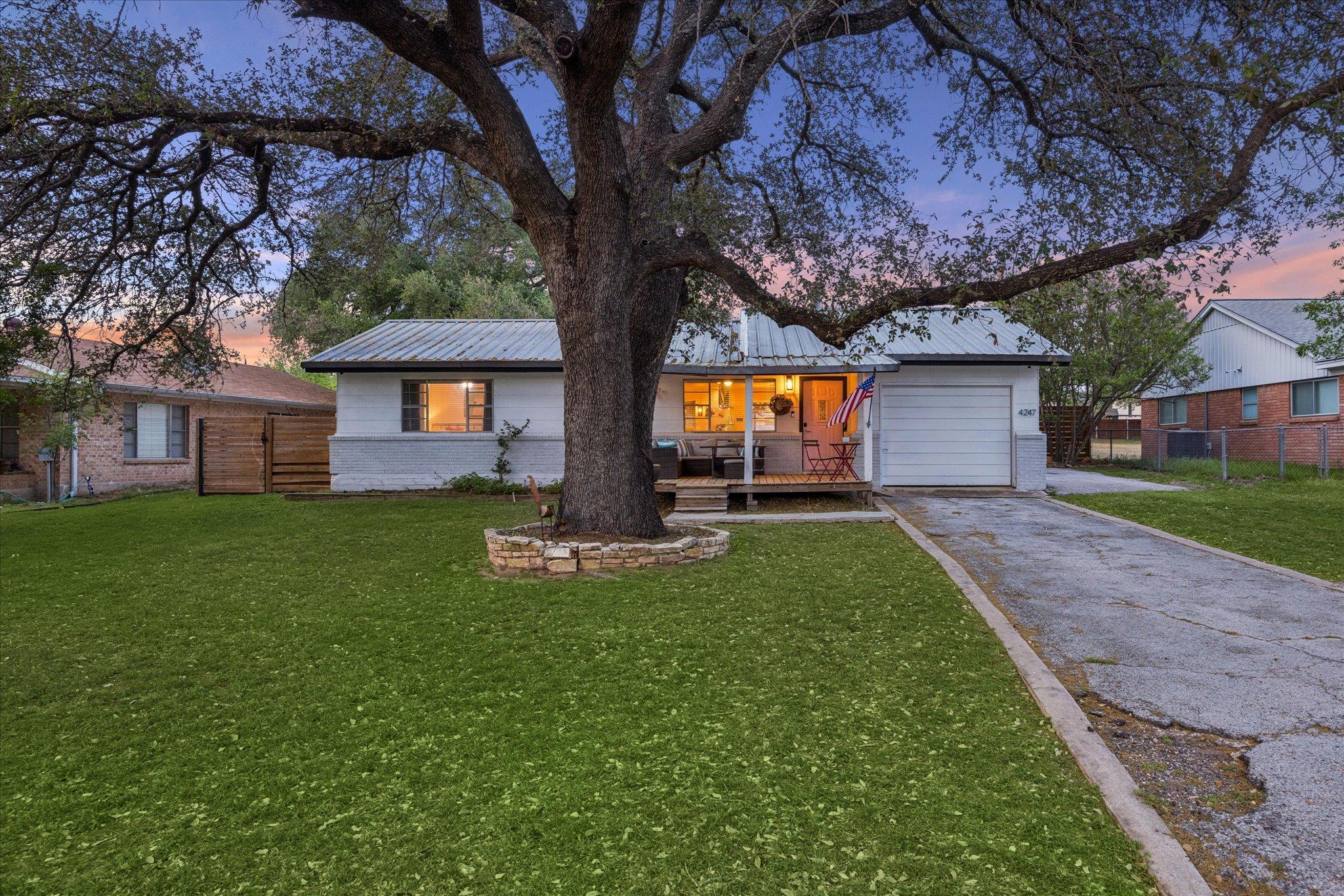 4247  River Oaks Dr 매물 사진 1