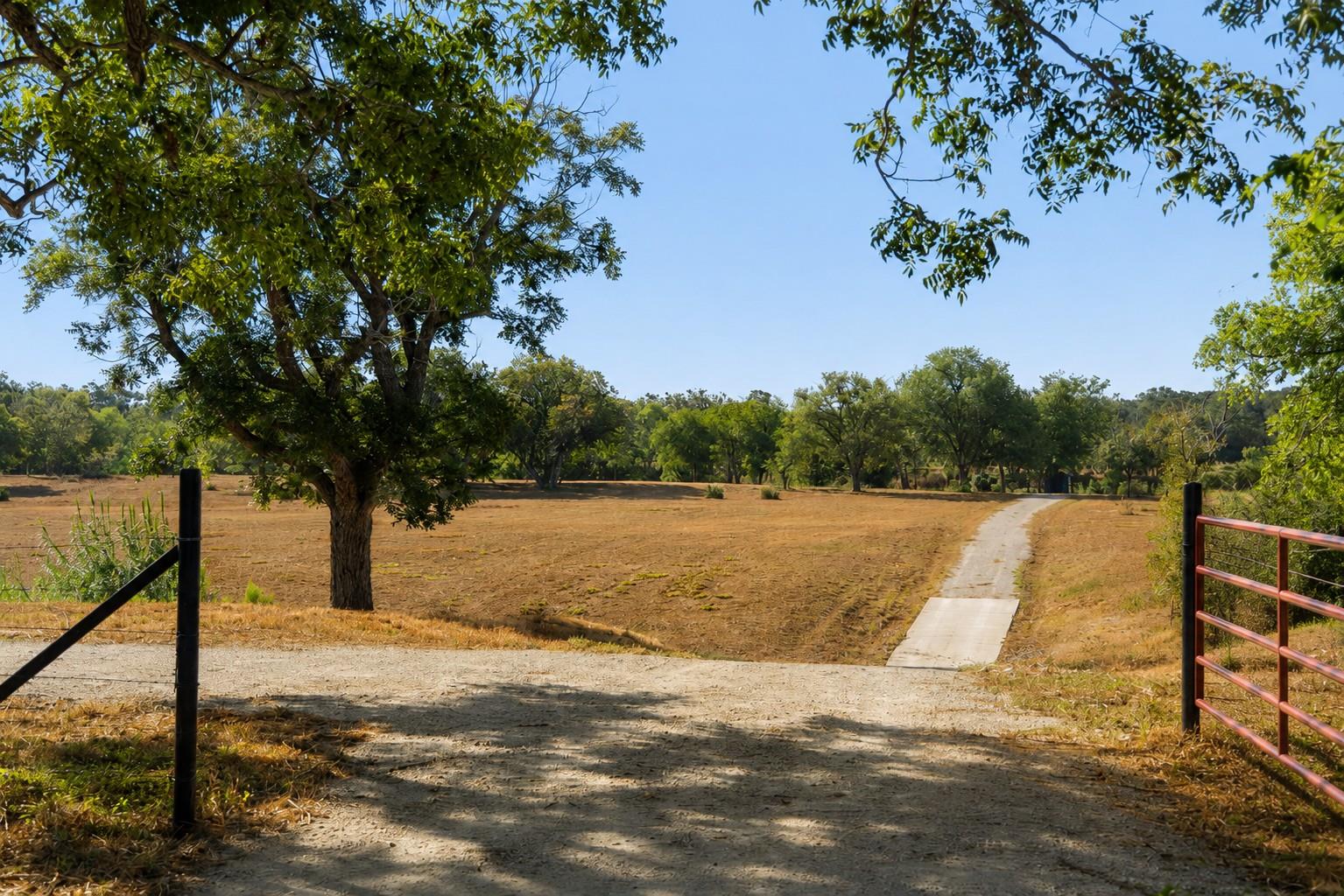 Listing photo 1 of 440  Chimney Valley Rd
