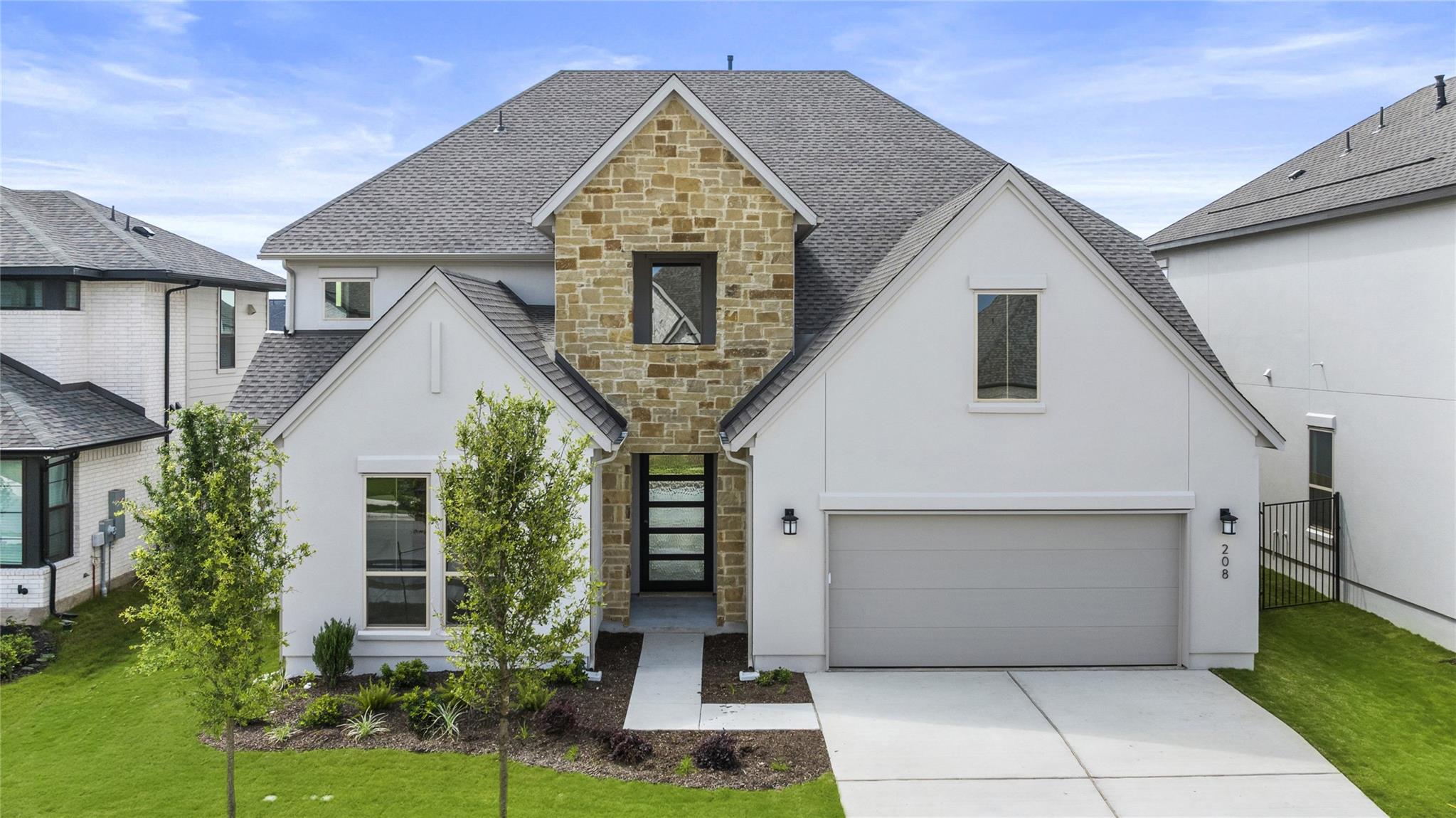 Listing photo 1 of 208  Maton Way