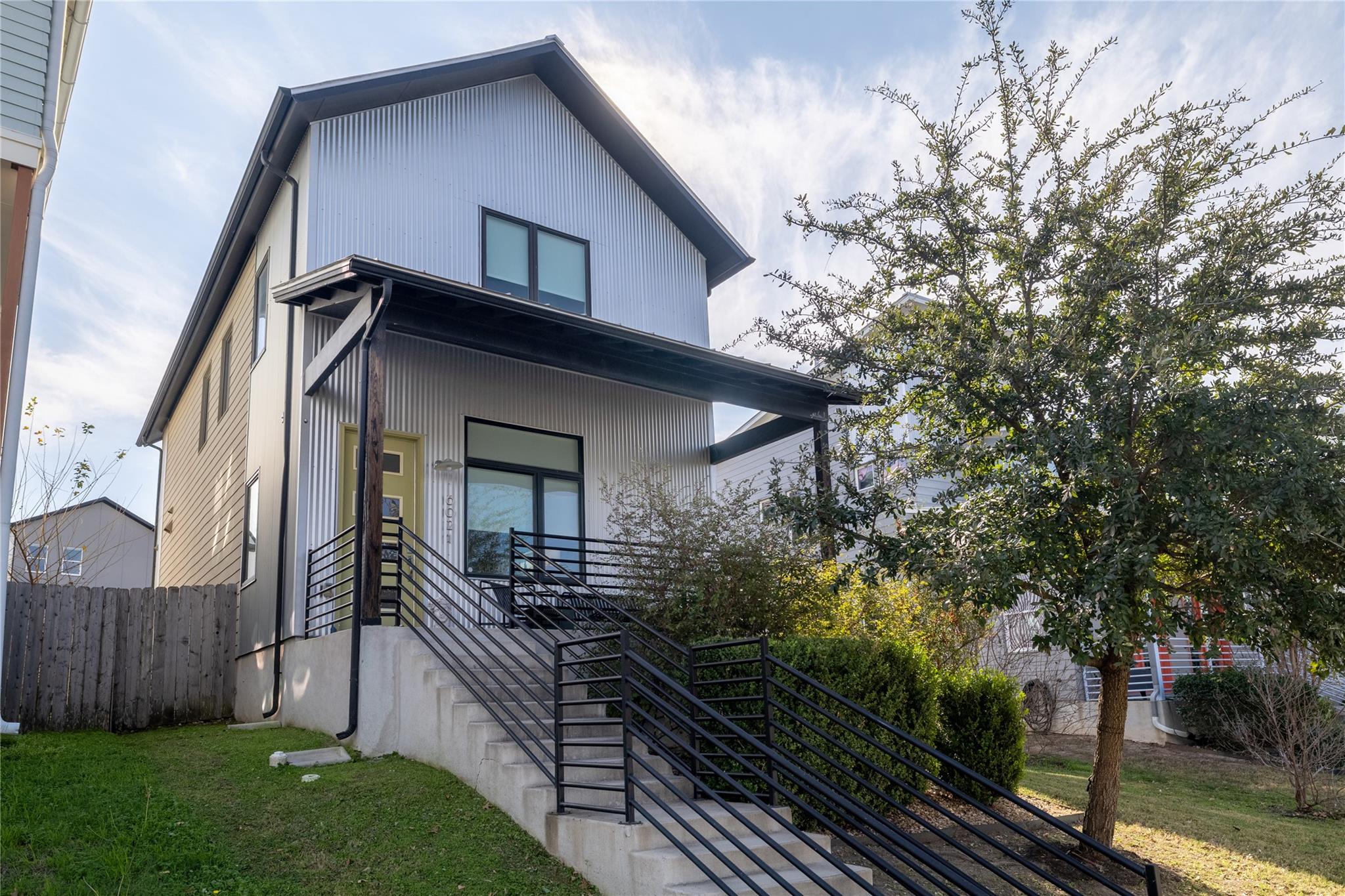 Listing photo 1 of 6021  Seville Dr