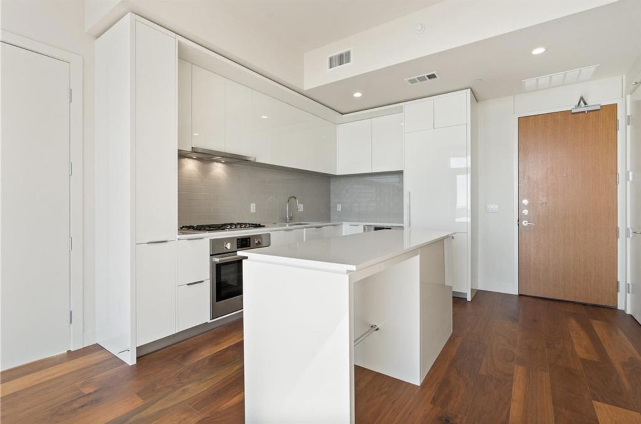 Listing photo 1 of 44  East Ave  #1509