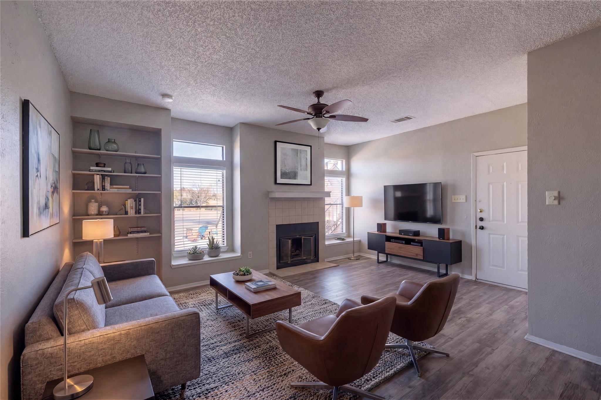 Listing photo 1 of 5305  Indio Cv  #B