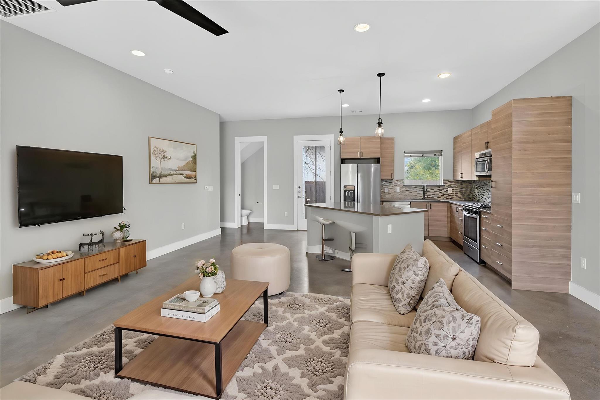 Listing photo 1 of 4707  Leslie Ave  #A