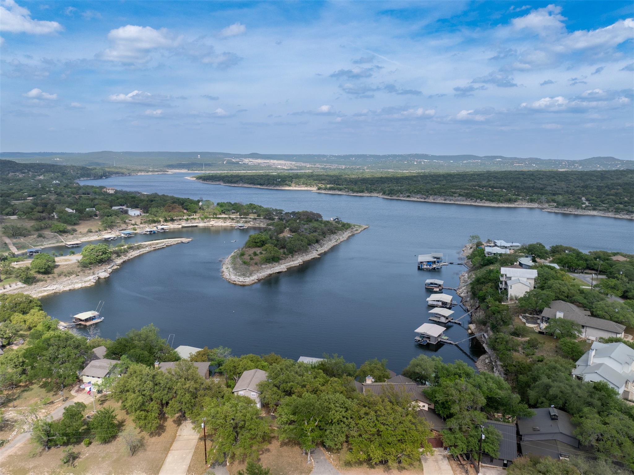 Ảnh nhà đang rao bán 1 của 4948  Travis Oaks Dr