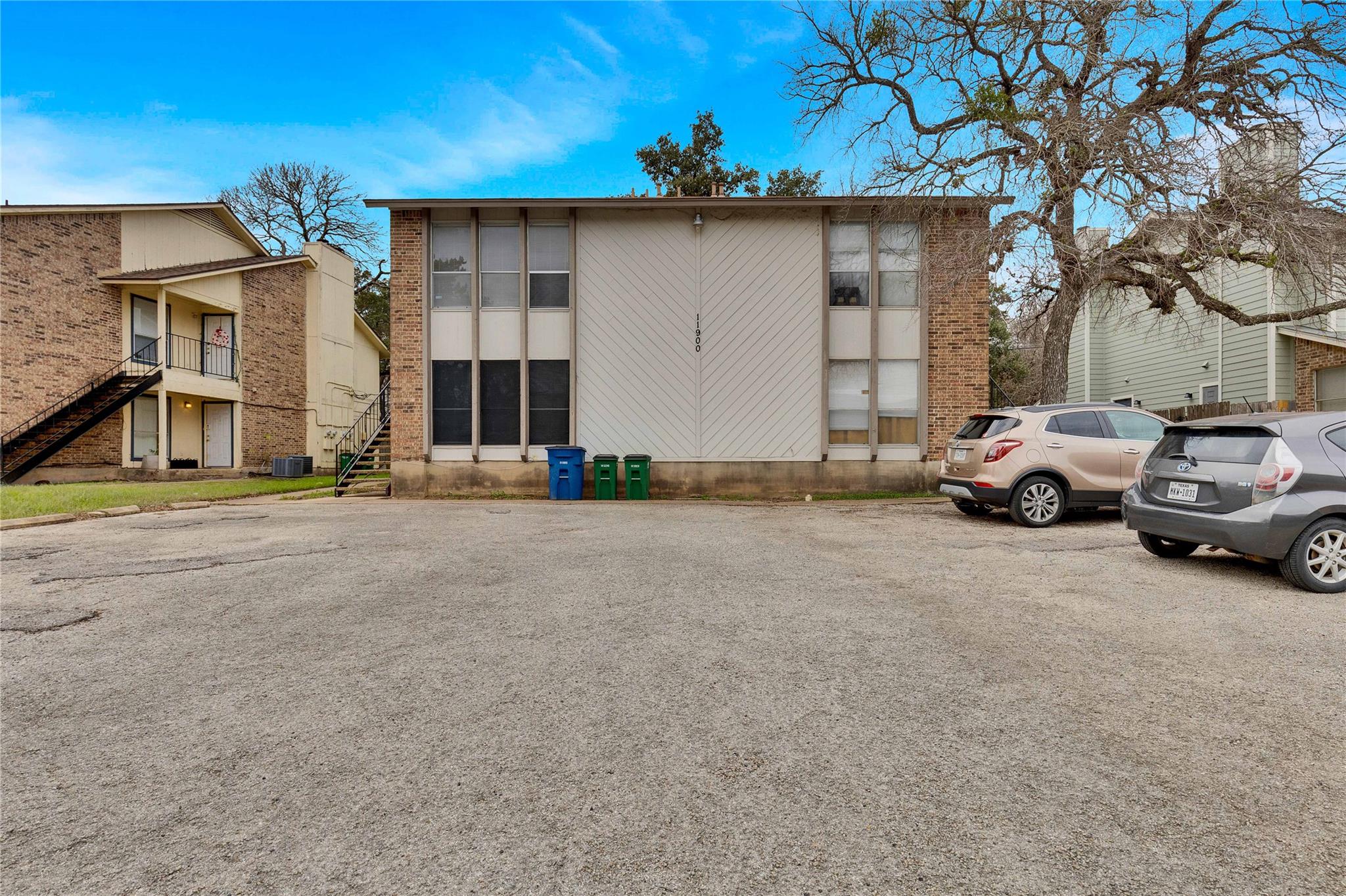 Listing photo 1 of 11900  Alpheus Ave
