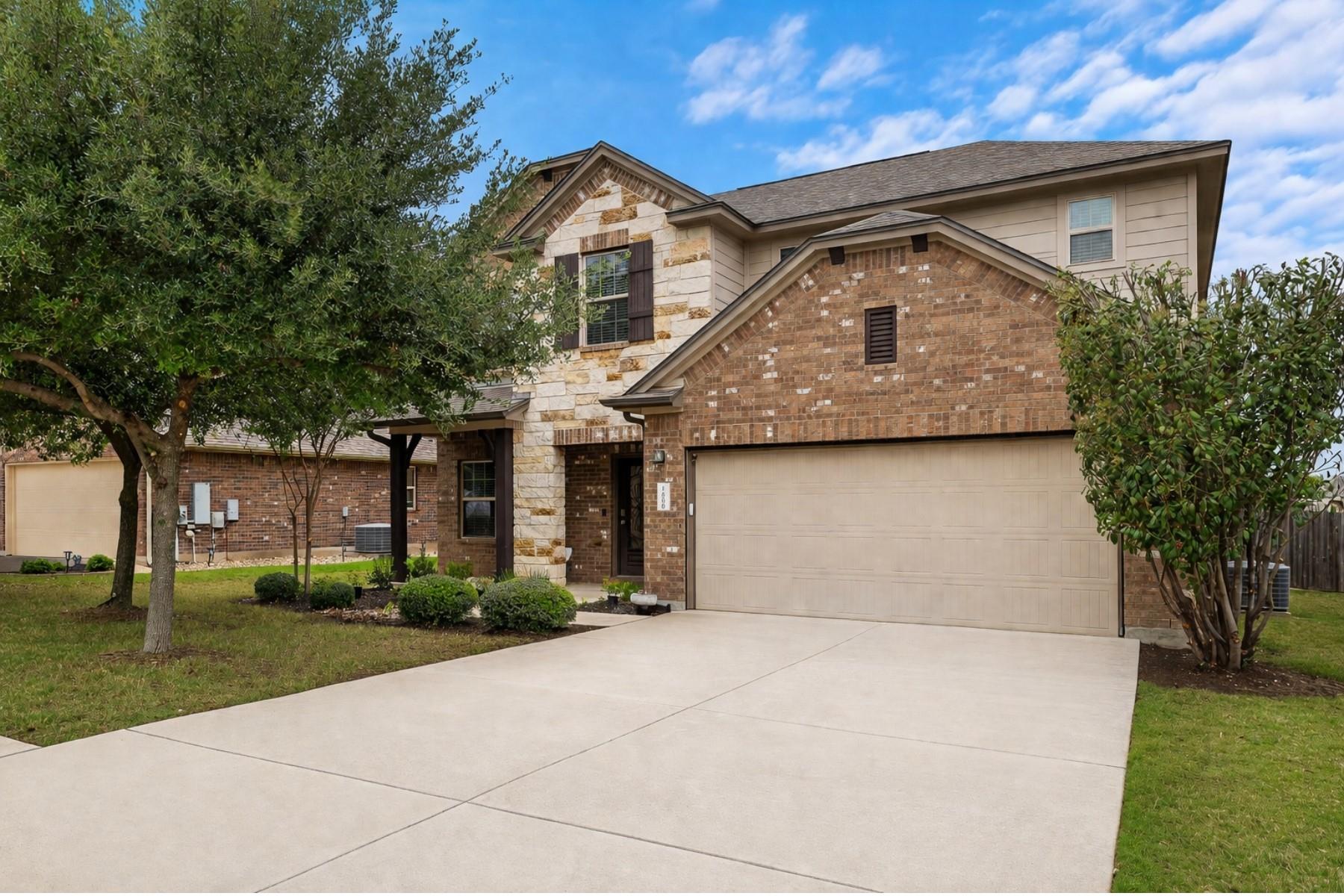 Listing photo 1 of 1013  Matheson Dr