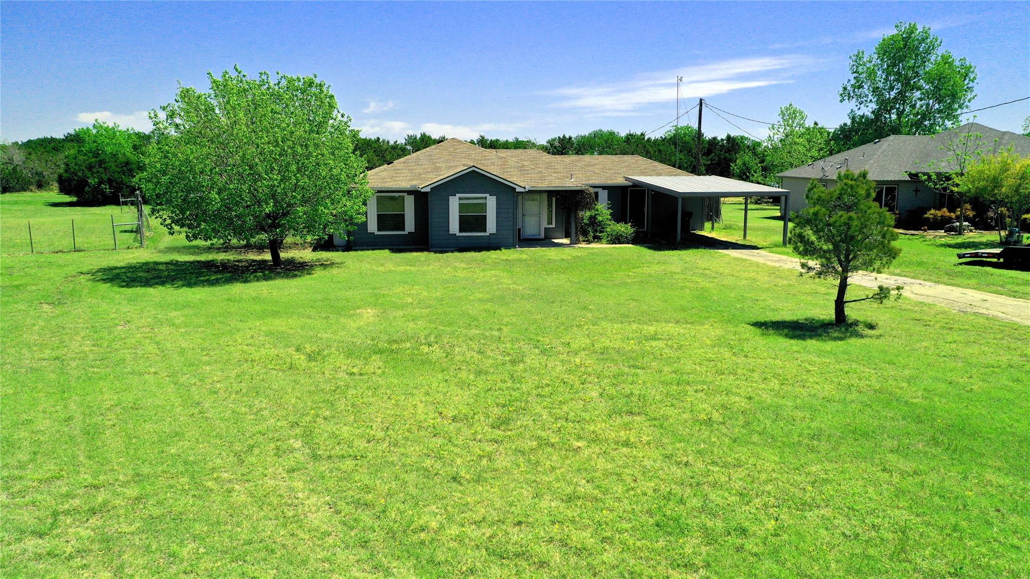 Ranch-style house with a front yard