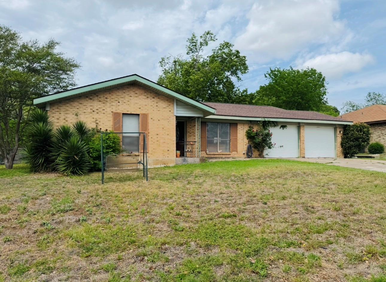 Listing photo 1 of 206  Loesch Dr