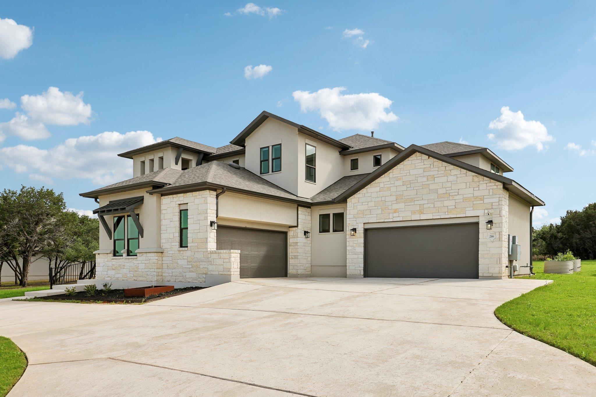 Listing photo 1 of 216  Spence Ln