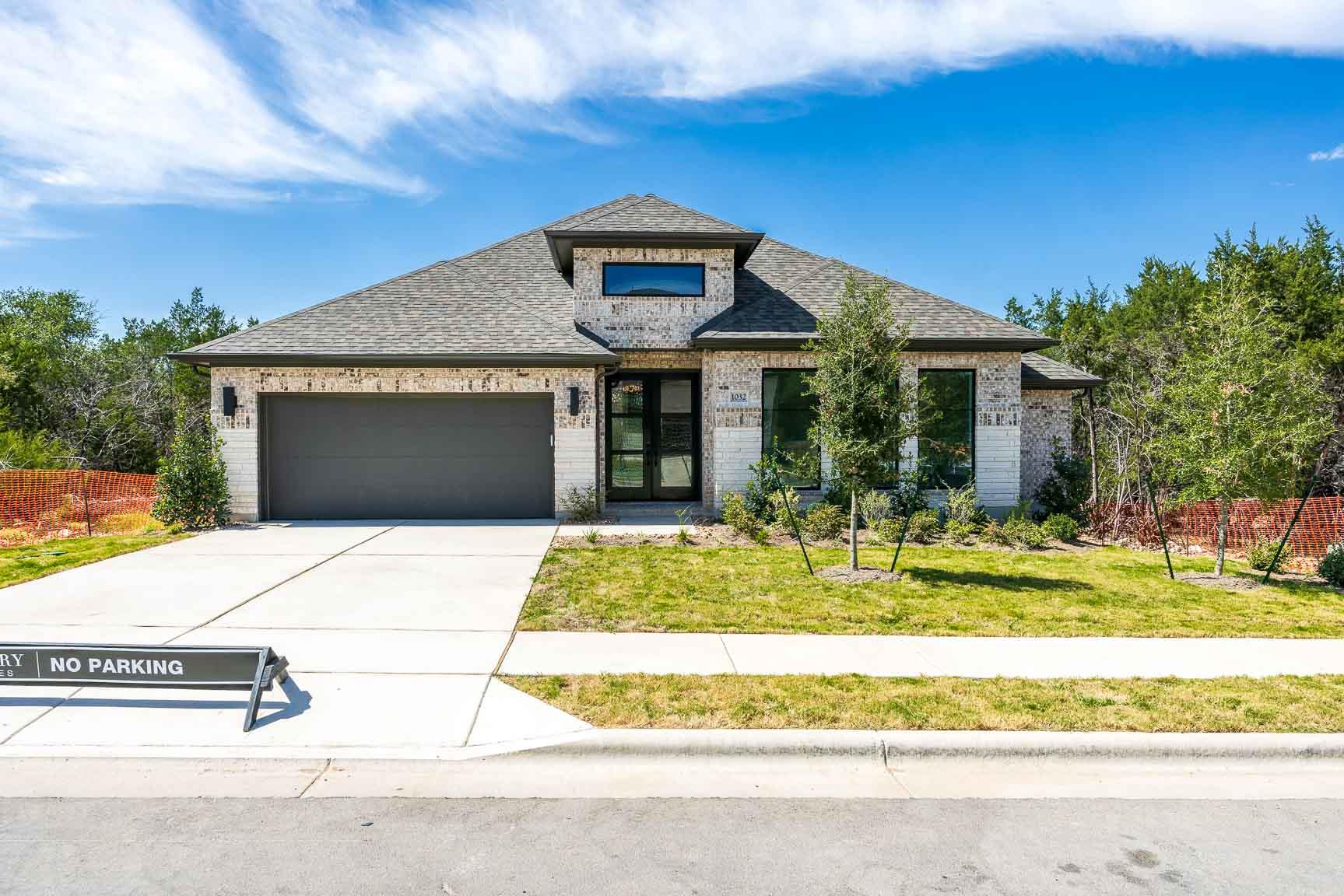 Listing photo 1 of 1032  Sunset Hill Way