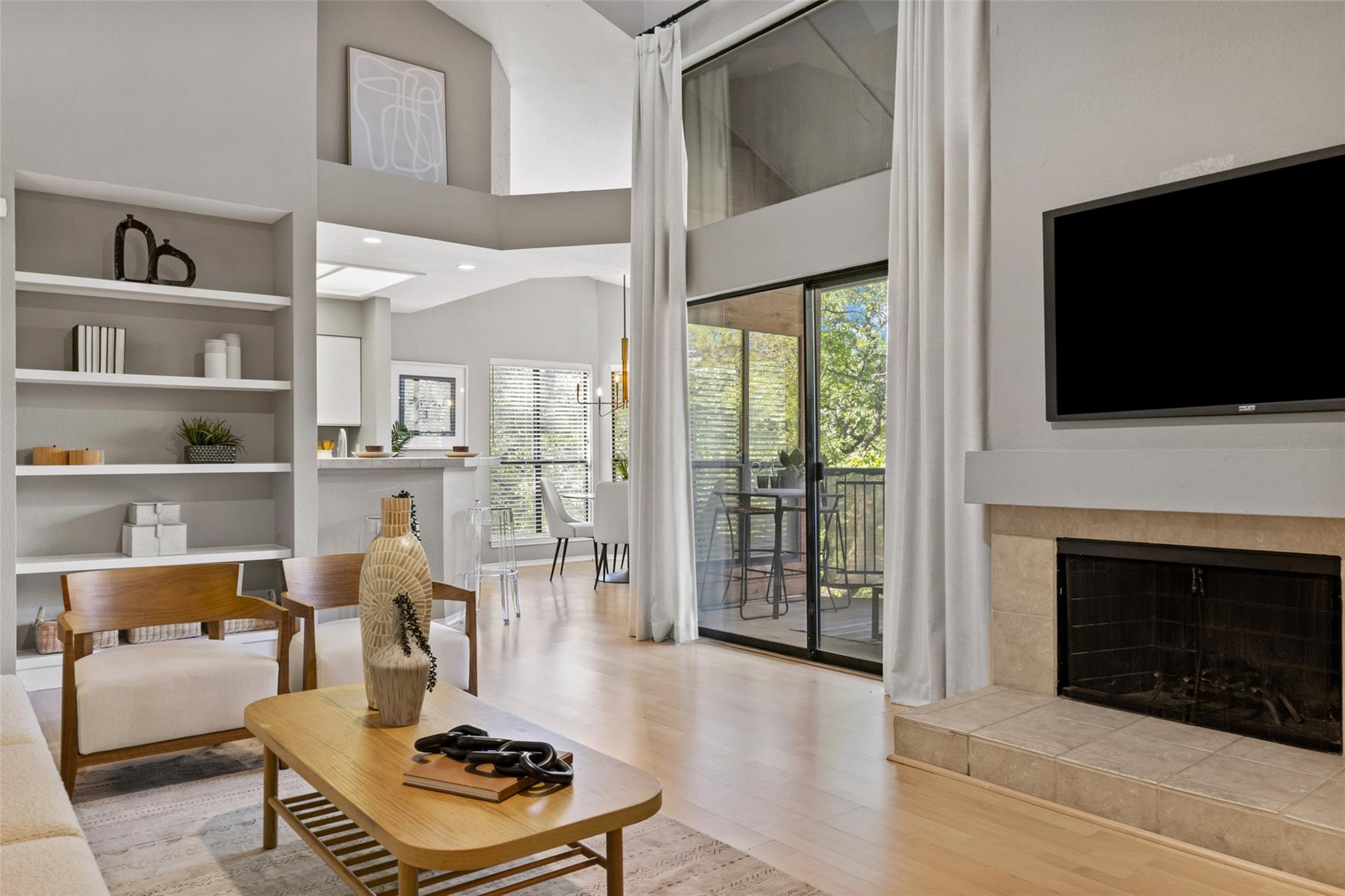 Listing photo 1 of 4711  Spicewood Springs Rd  #1-201