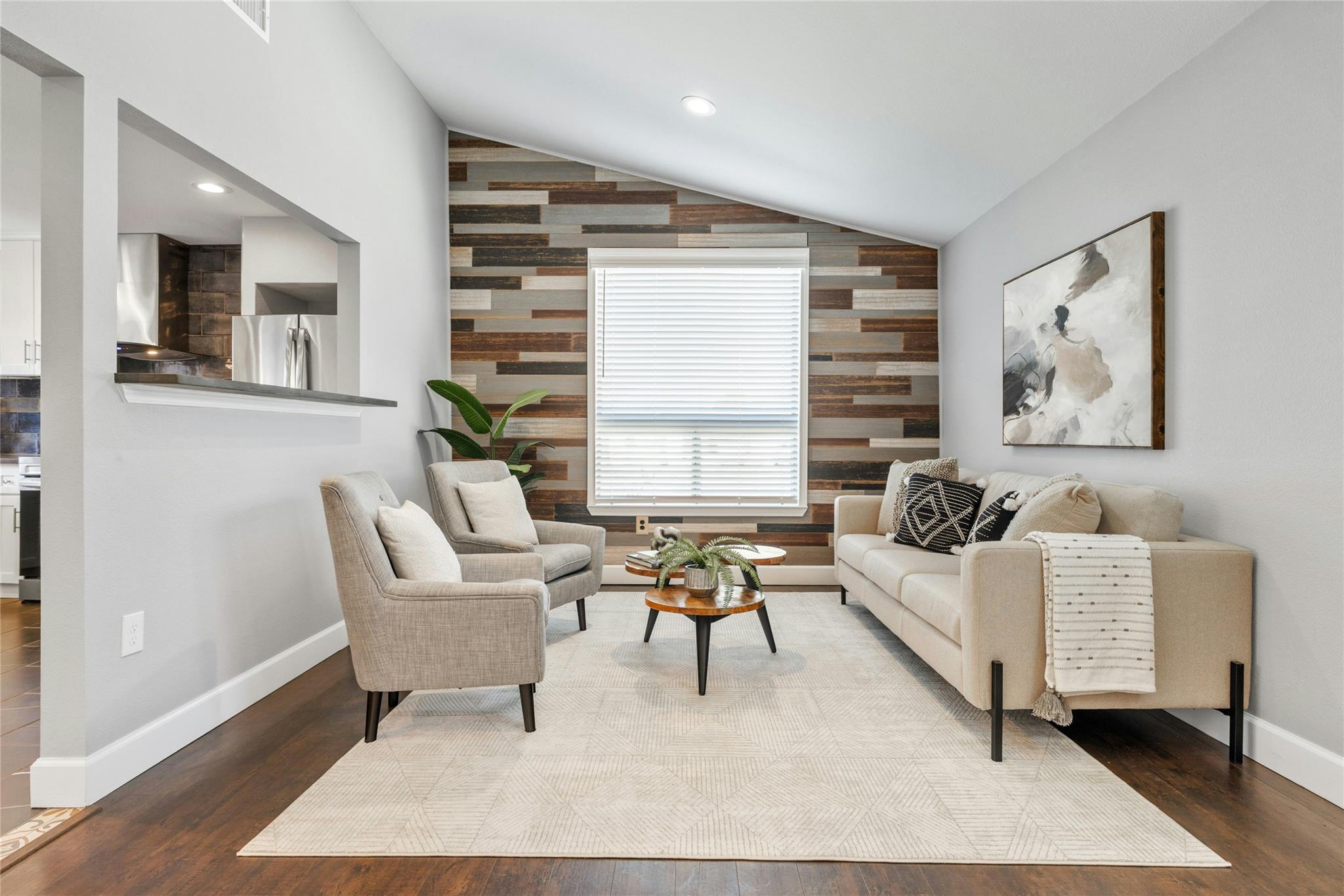 Listing photo 1 of 5503  Manor Rd
