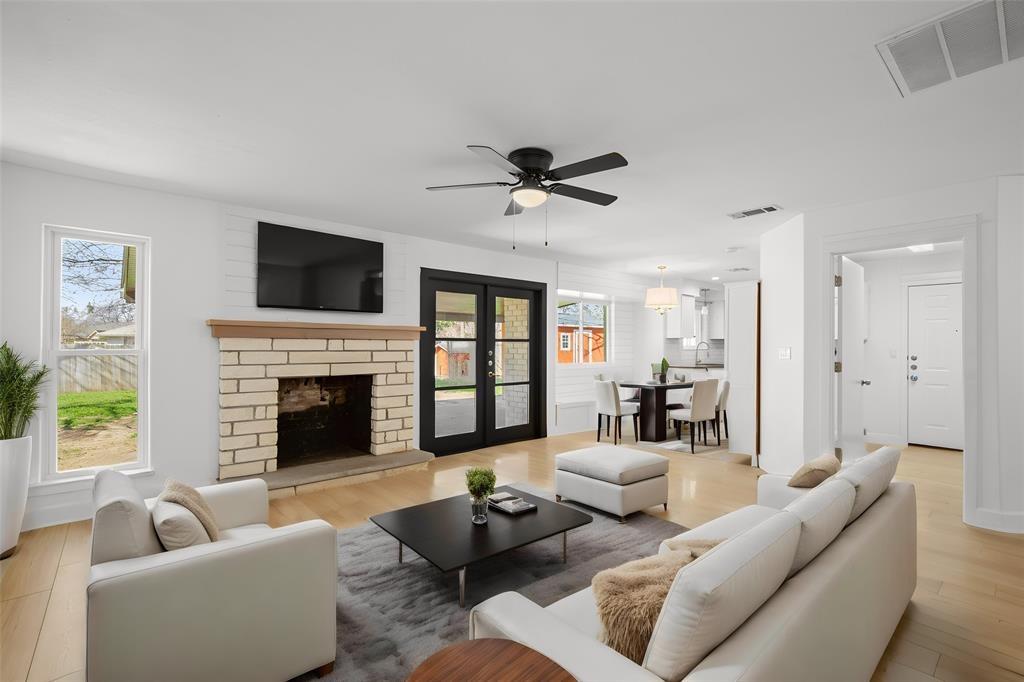 Listing photo 1 of 1512 W Mesa Park Dr