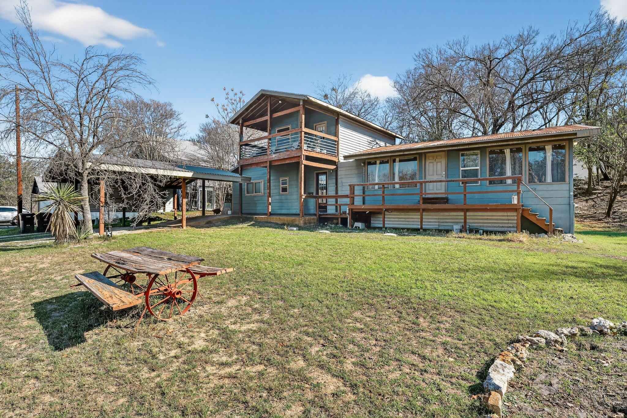 Listing photo 1 of 2401  De Soto Dr