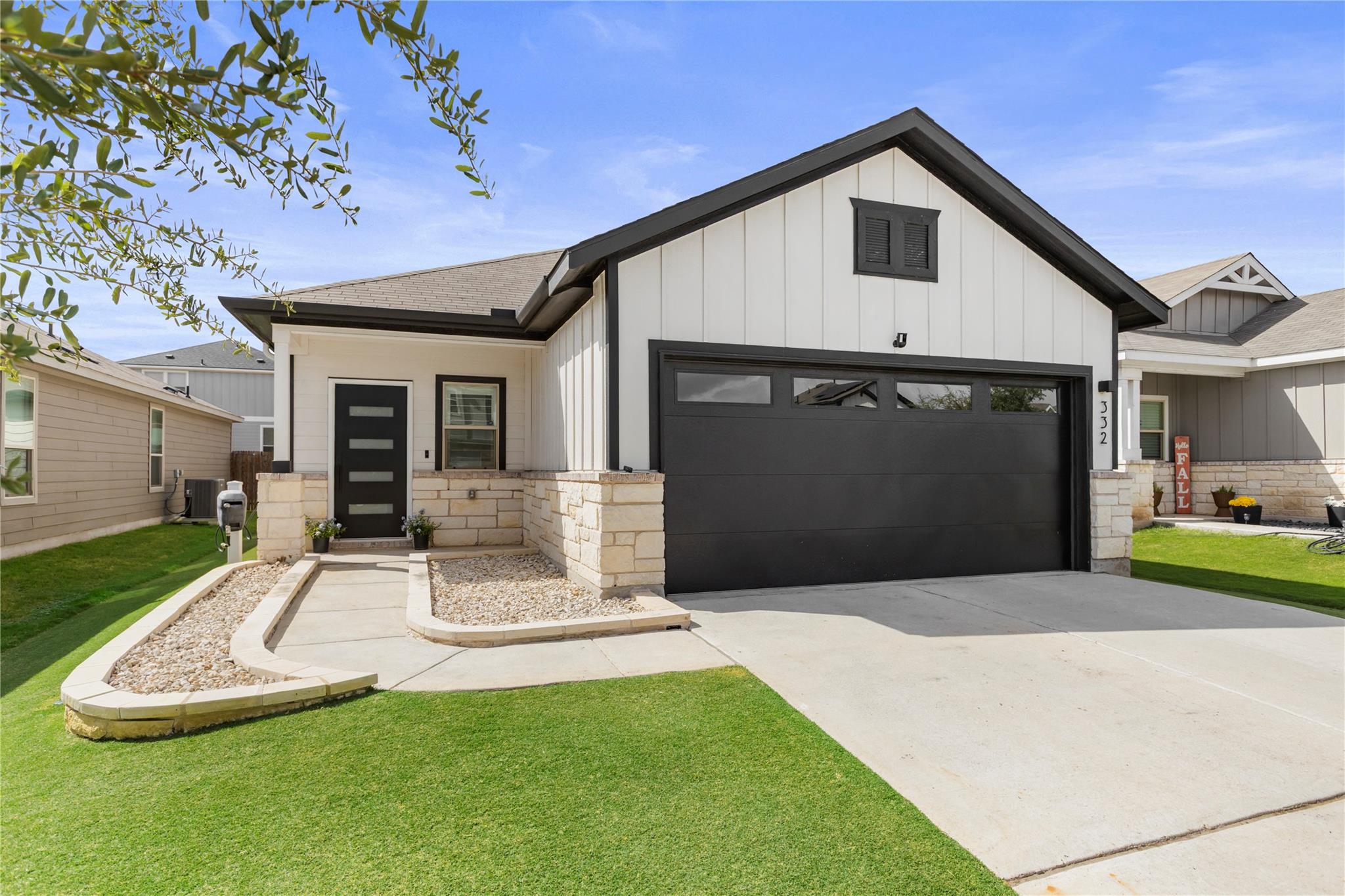 Foto del anuncio 1 de 332  Harper Ln